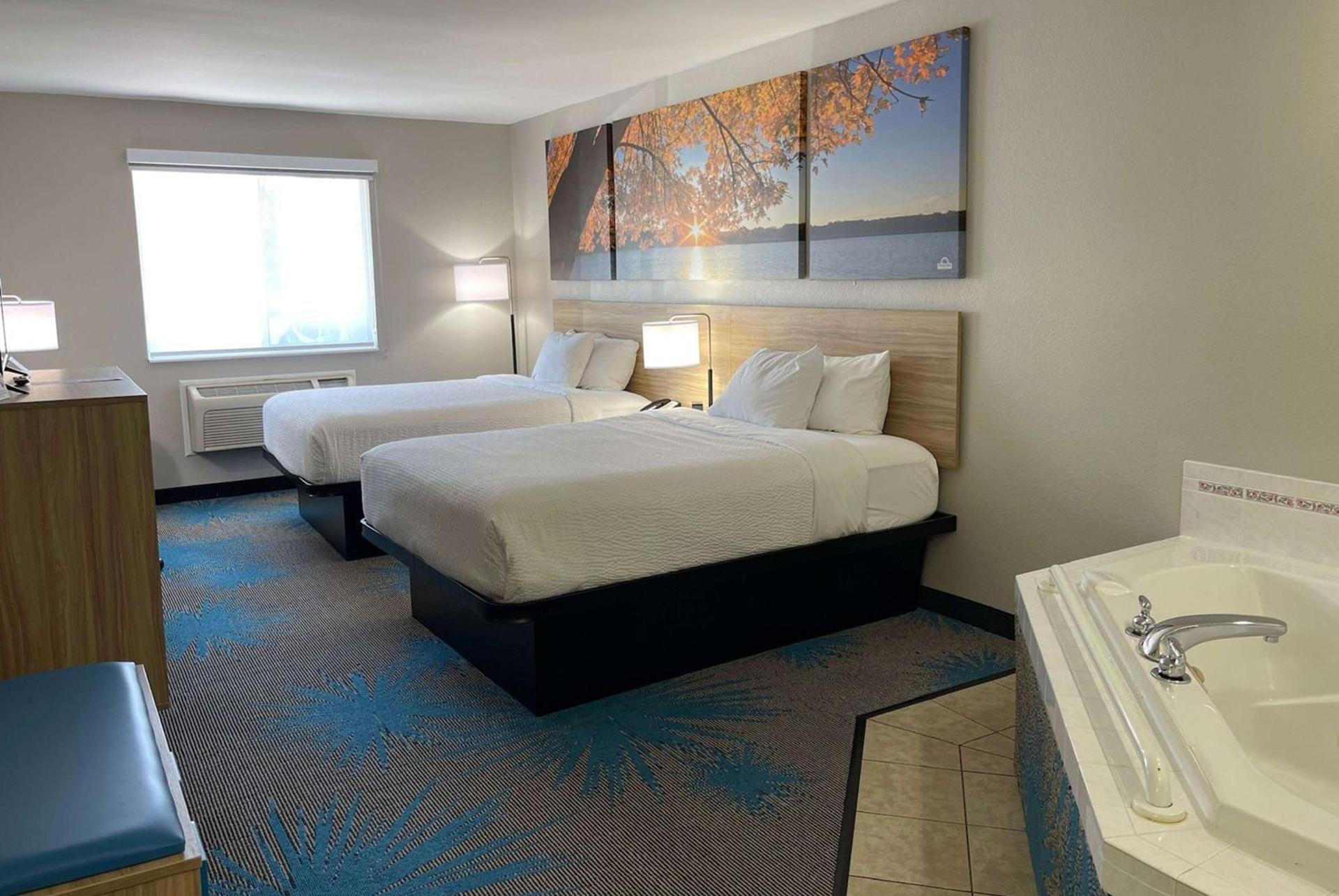Days Inn by Wyndham Imlay City photo 9