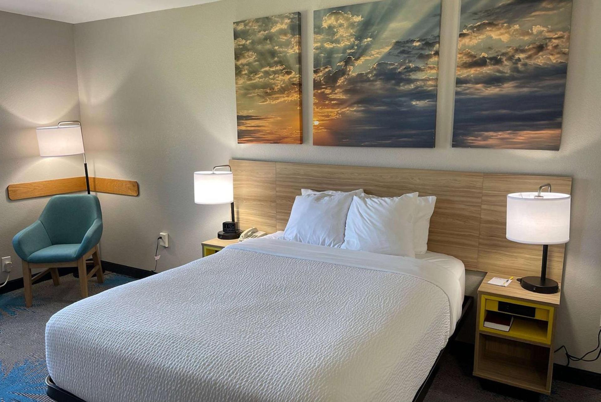 Days Inn by Wyndham Imlay City photo 10
