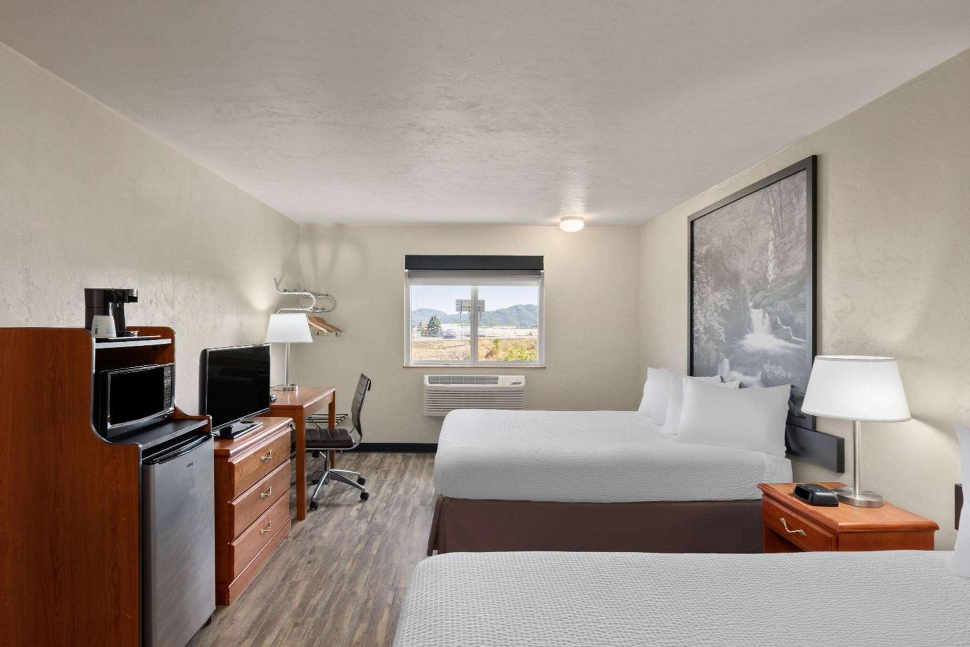Super 8 by Wyndham Roseburg photo 23