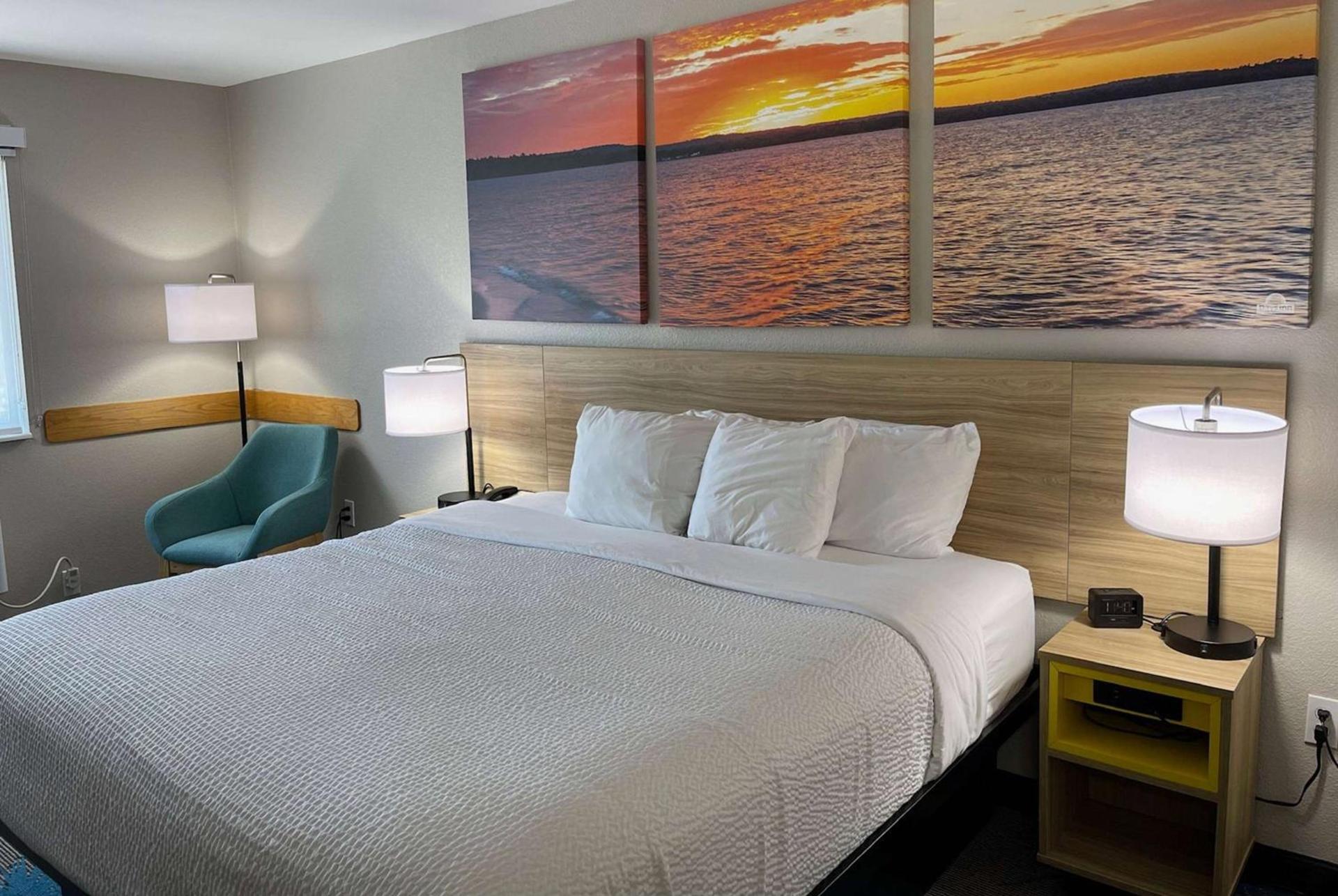 Days Inn by Wyndham Imlay City photo 12
