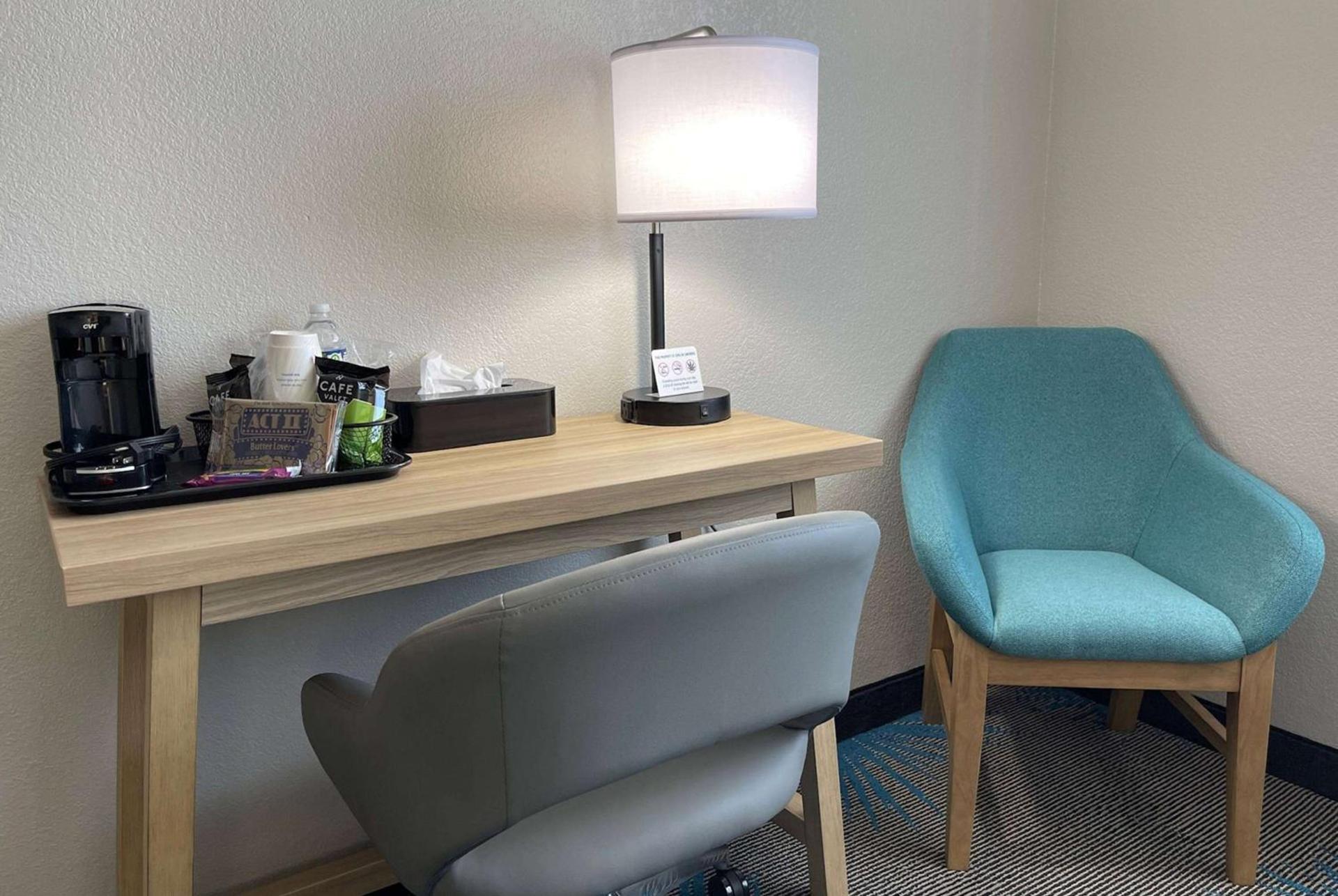 Days Inn by Wyndham Imlay City photo 19