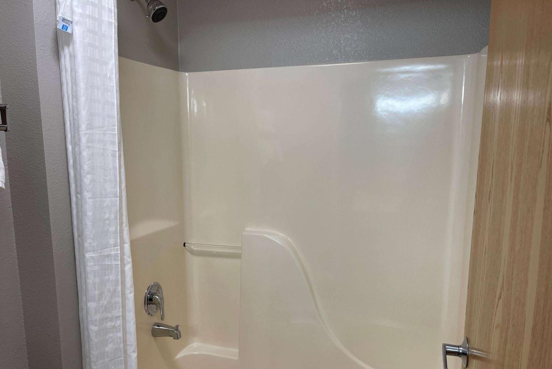 Days Inn by Wyndham Imlay City photo 23