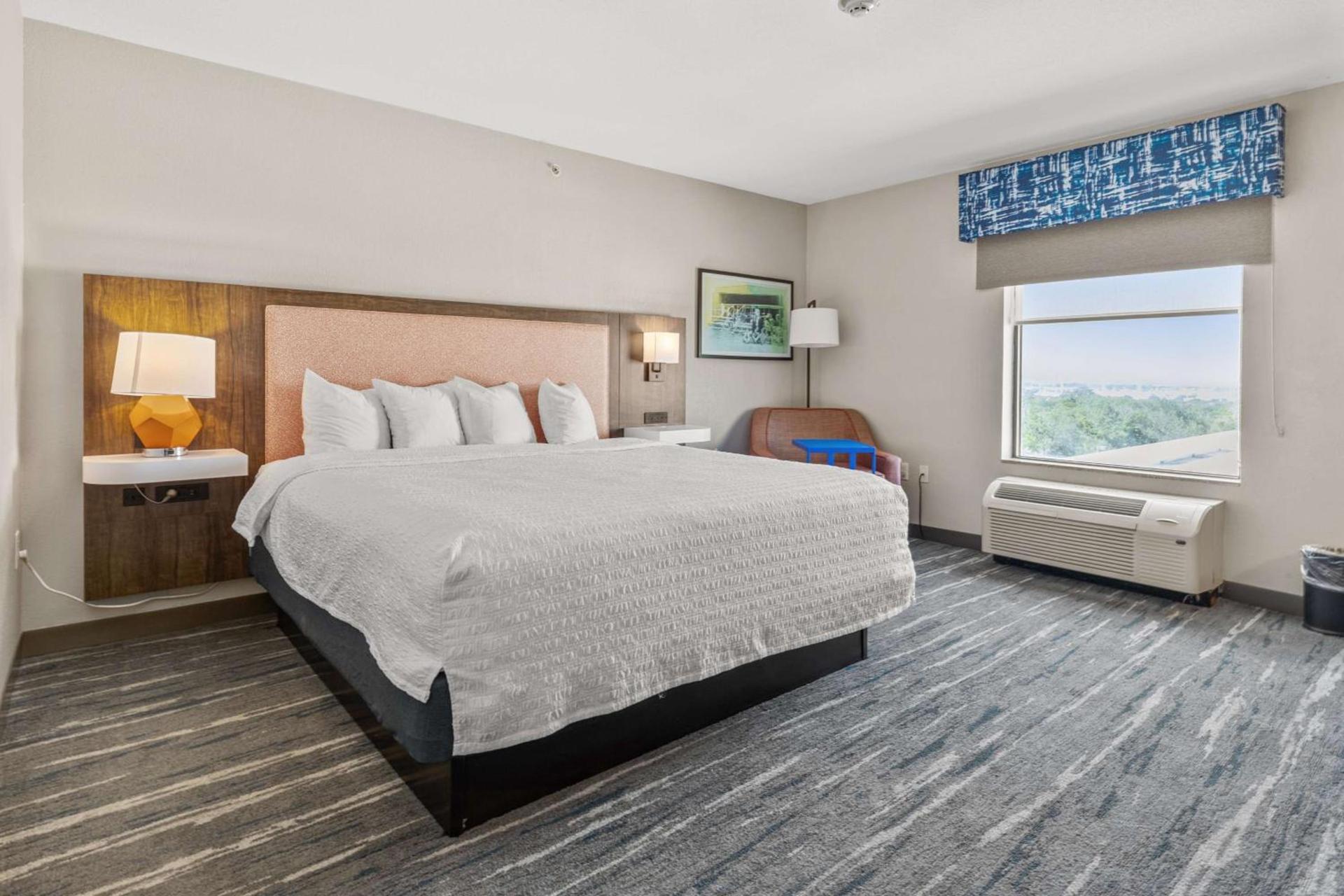 Hampton Inn & Suites Selma-San Antonio/Randolph AFB photo 27