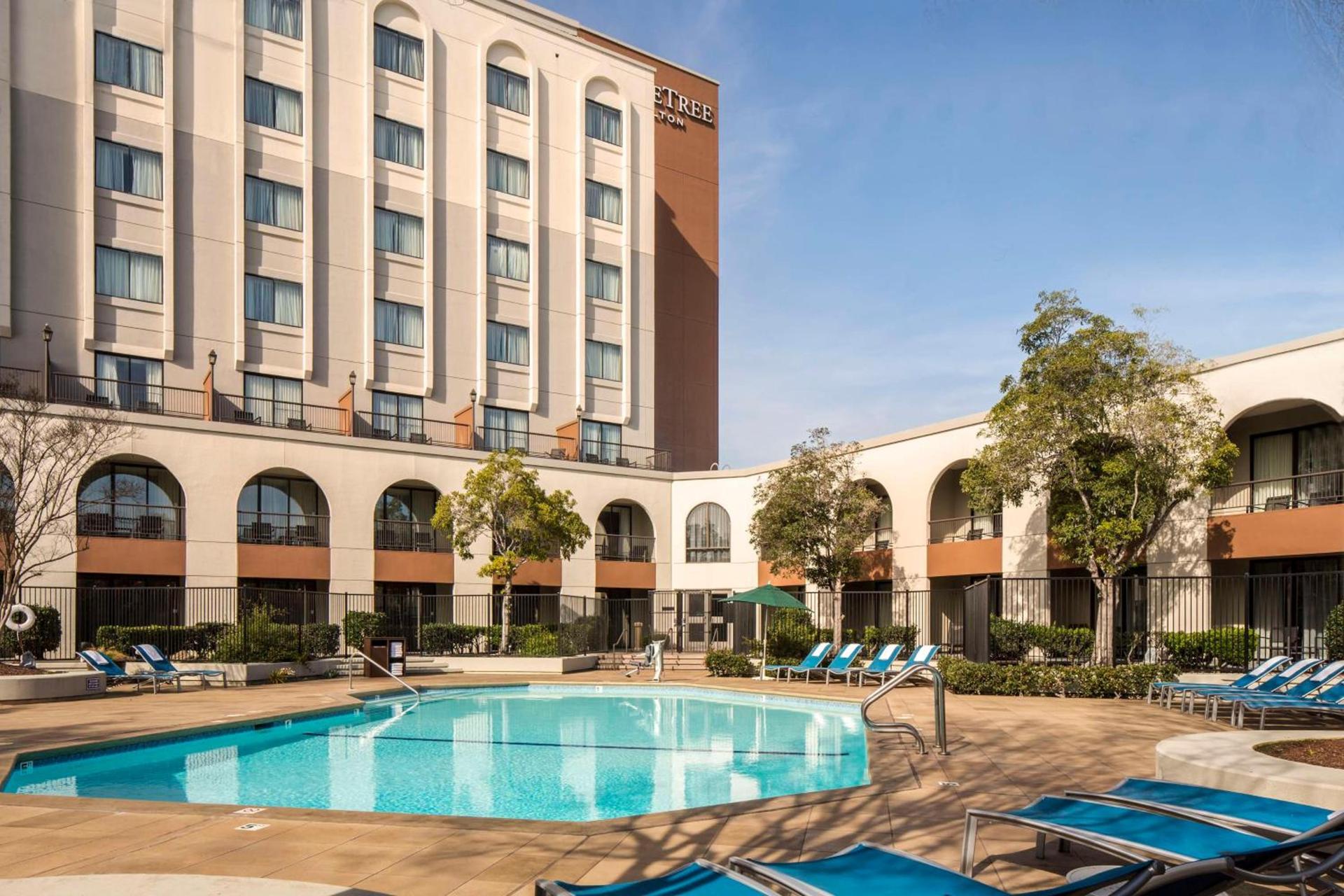 DoubleTree by Hilton Newark-Fremont photo 7