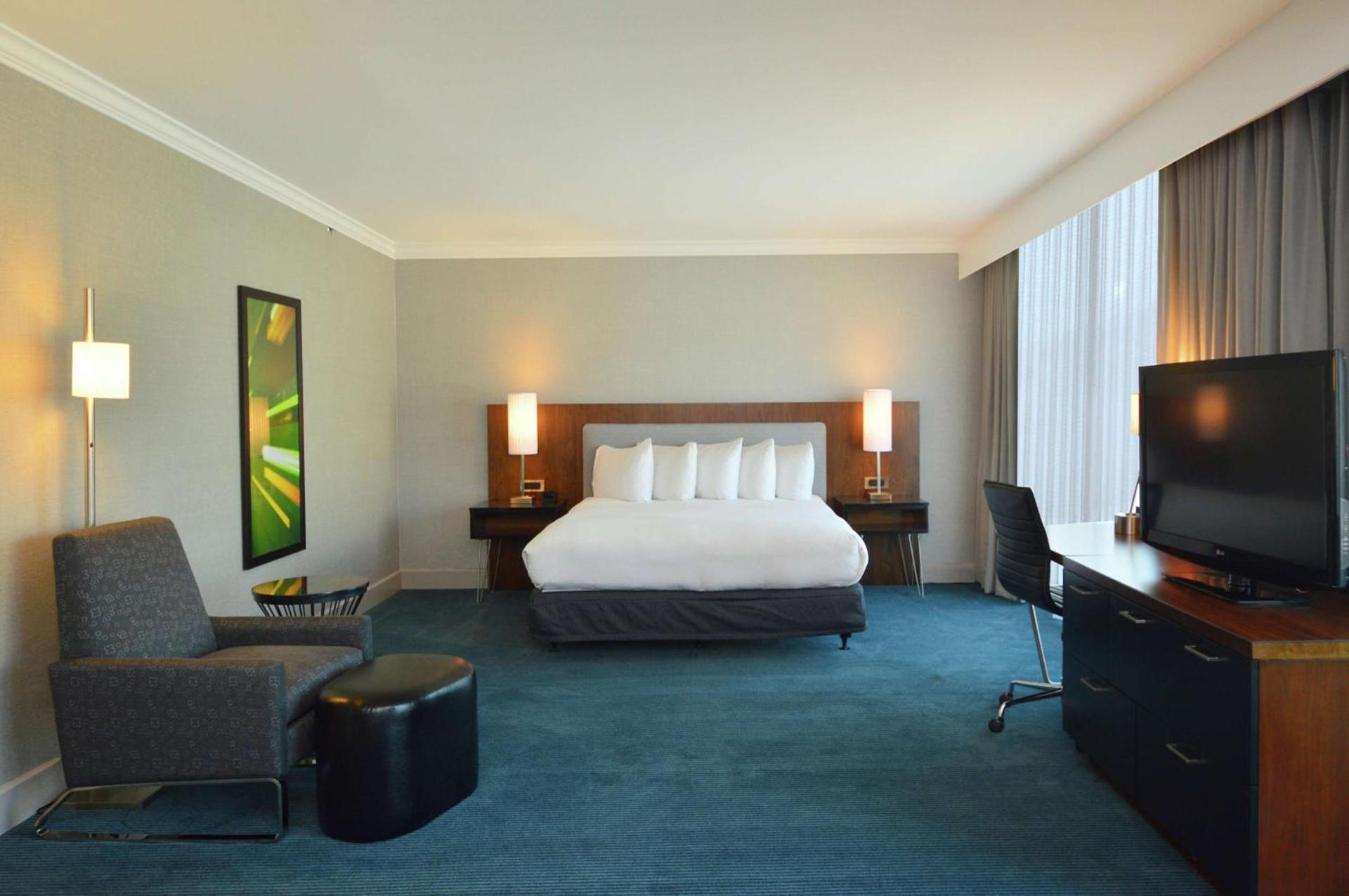 DoubleTree by Hilton Newark-Fremont photo 16