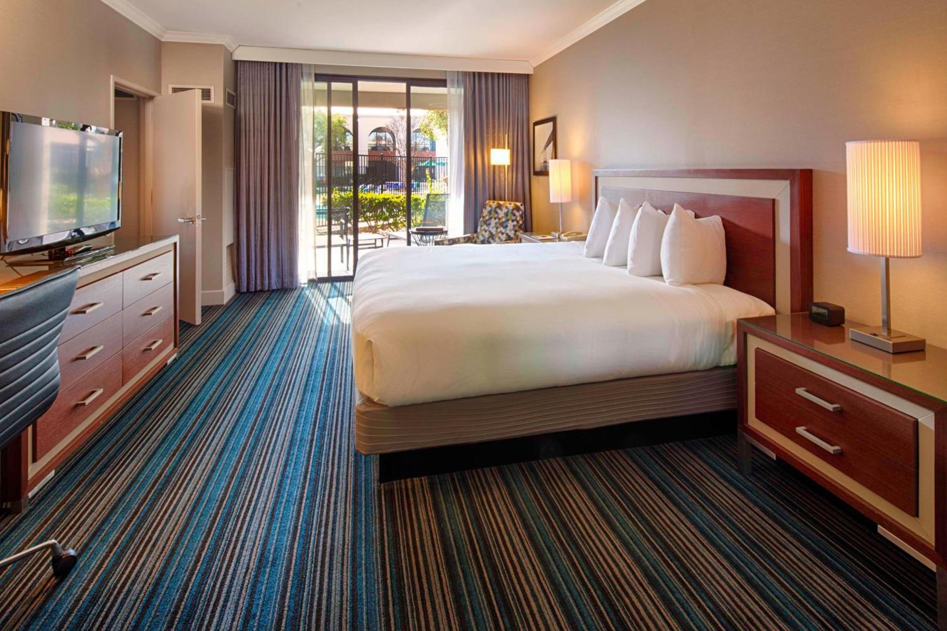DoubleTree by Hilton Newark-Fremont photo 19