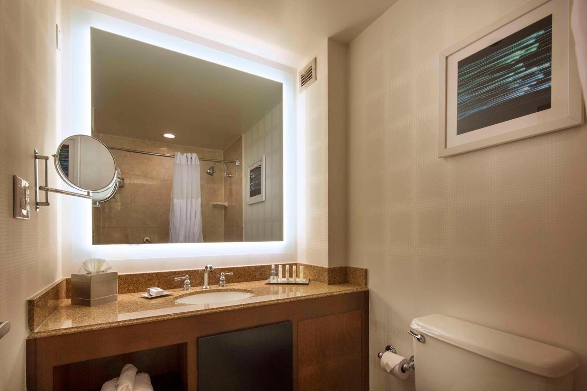 DoubleTree by Hilton Newark-Fremont photo 24