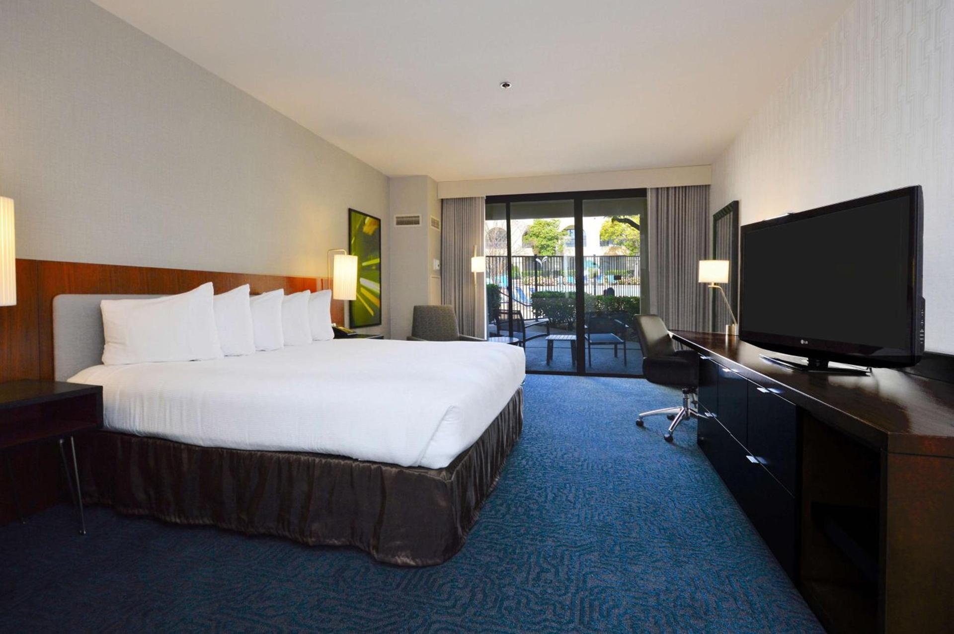 DoubleTree by Hilton Newark-Fremont photo 37