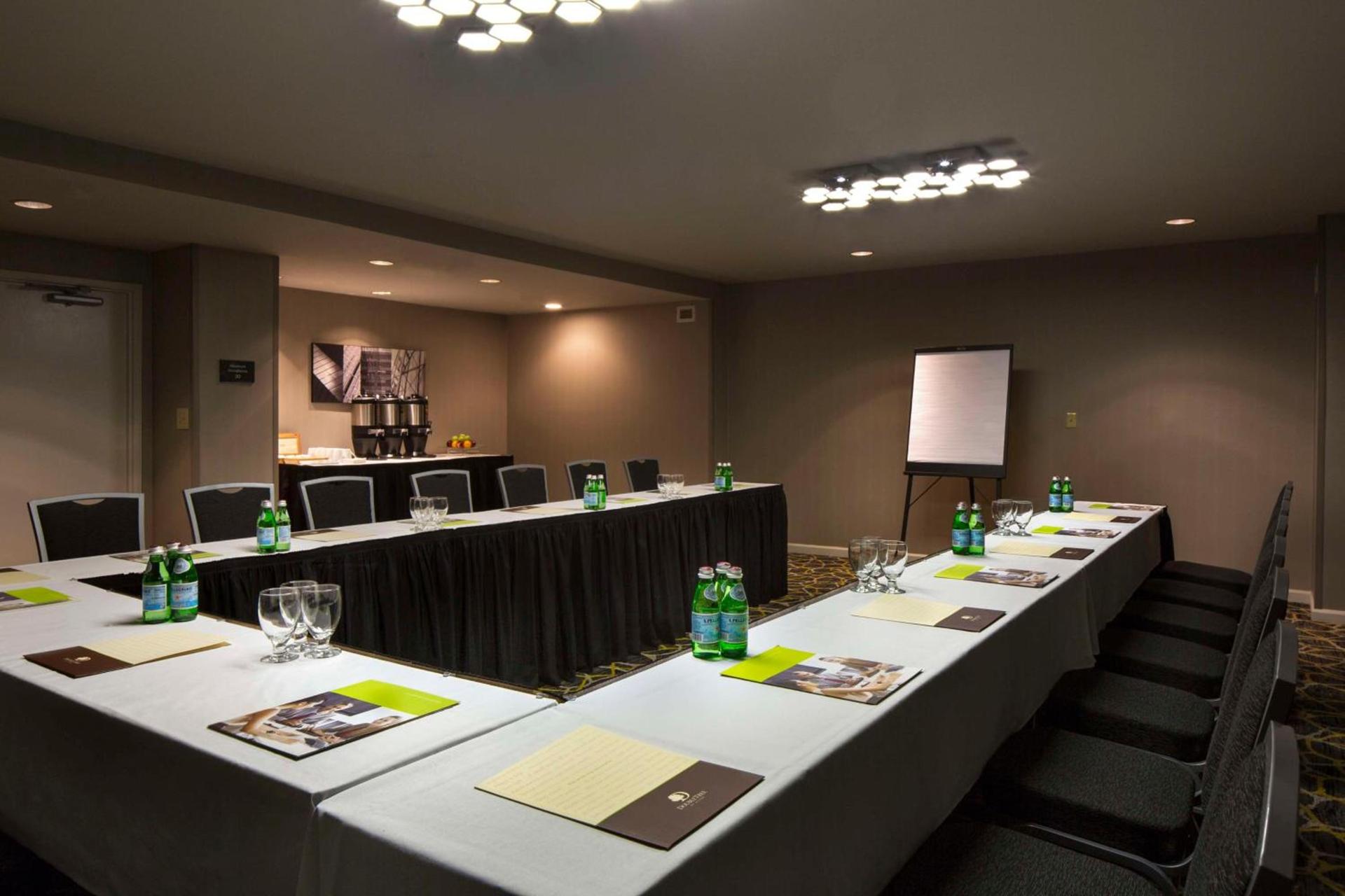 DoubleTree by Hilton Newark-Fremont photo 46