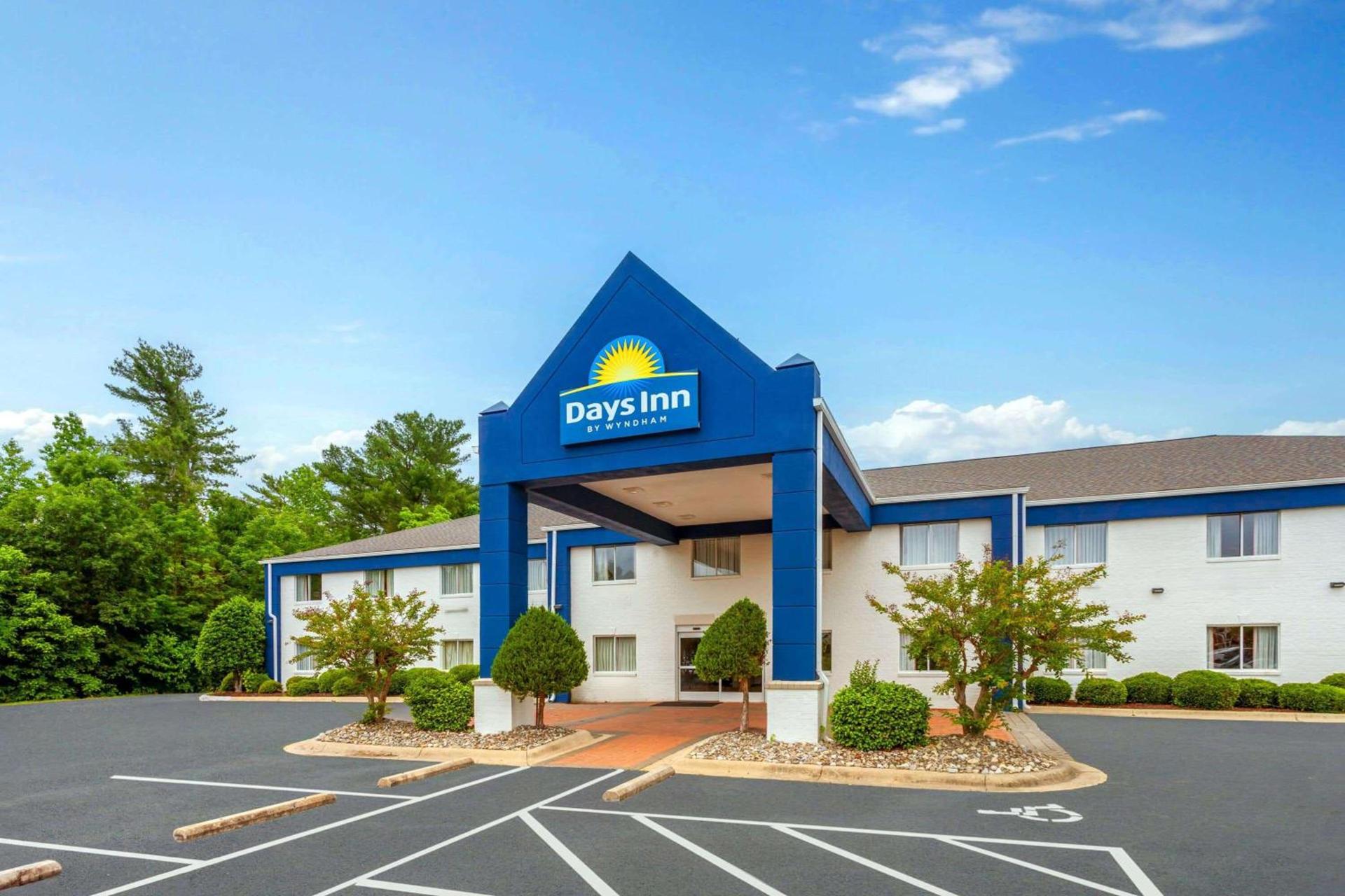 Days Inn & Suites by Wyndham Siler City photo 1