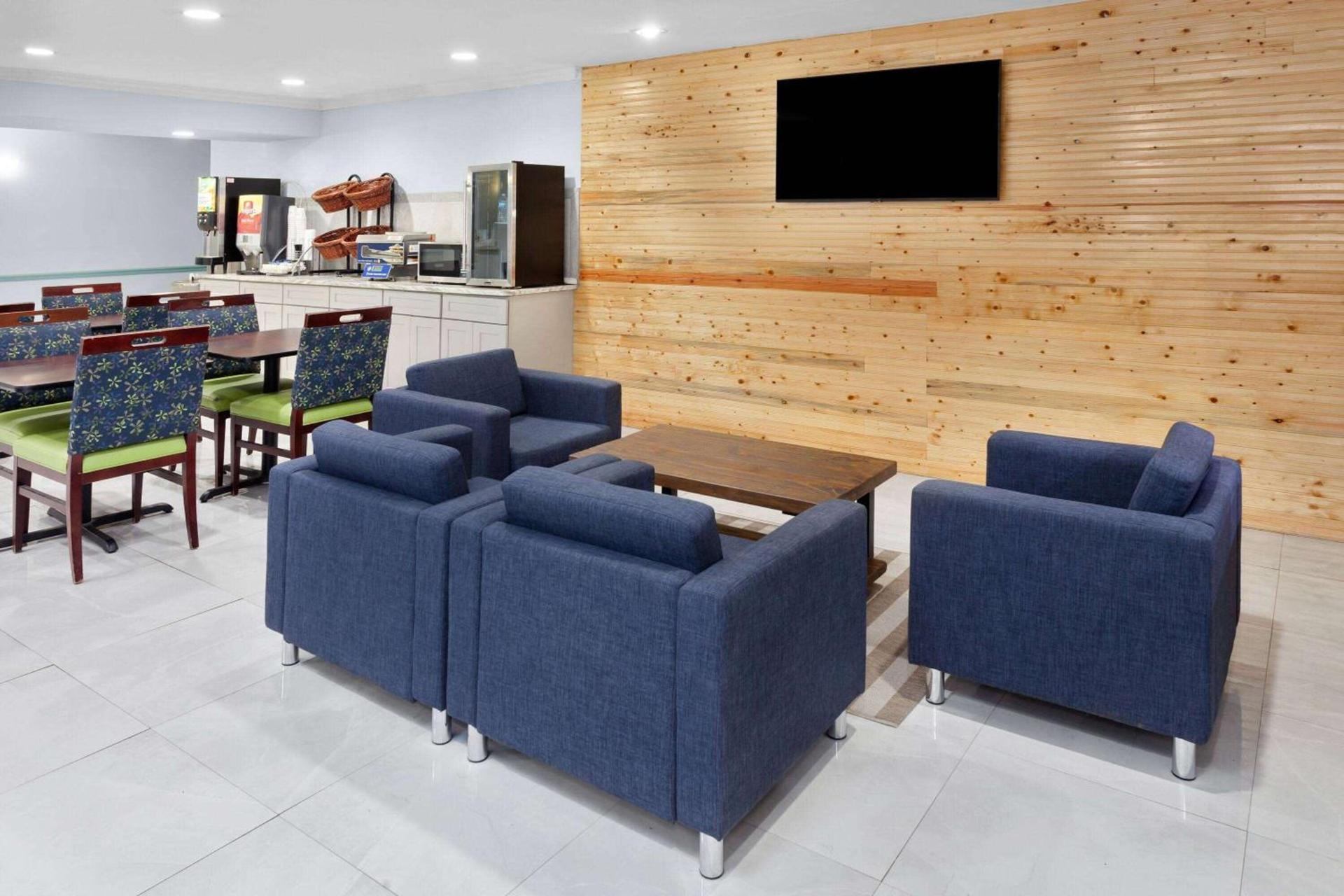 Days Inn & Suites by Wyndham Siler City photo 7