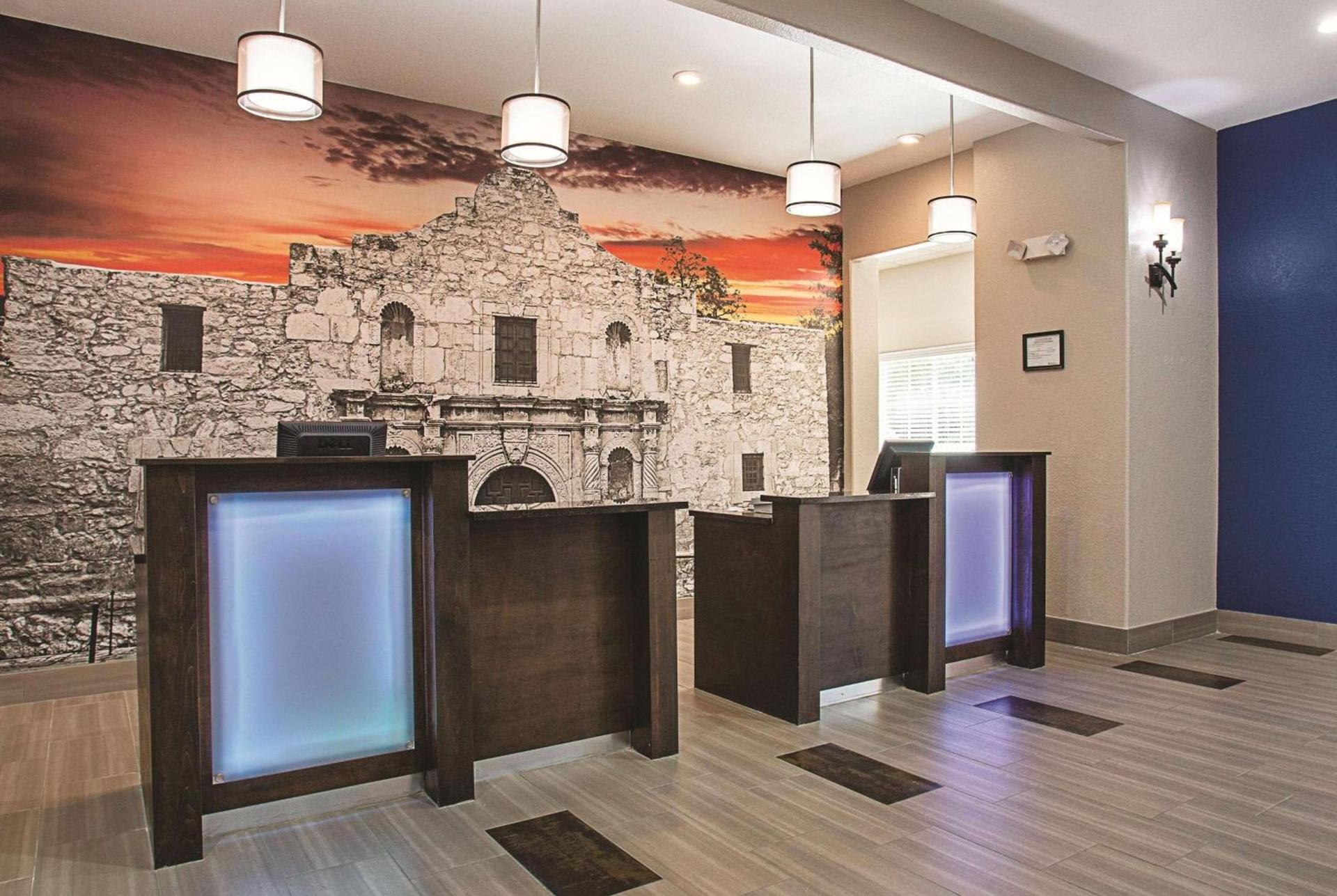 La Quinta by Wyndham San Antonio Northwest photo 8