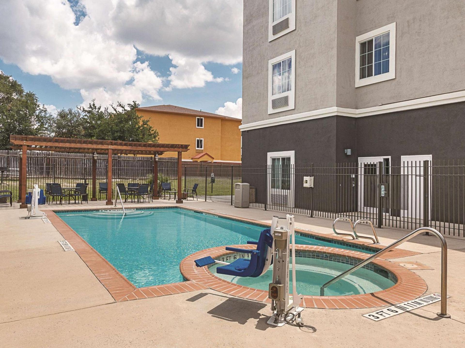 La Quinta by Wyndham San Antonio Northwest photo 11