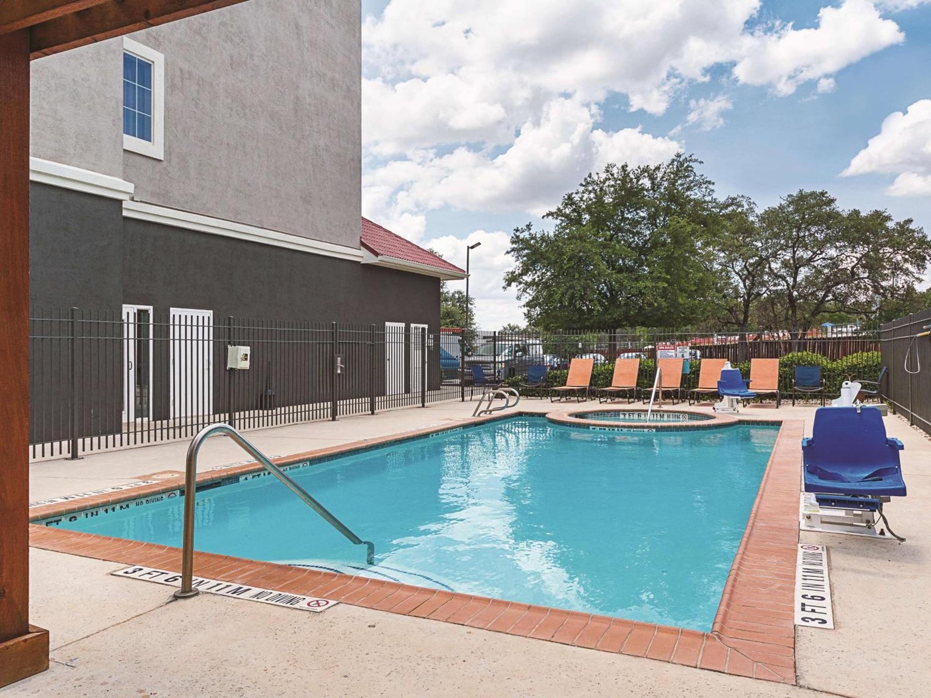 La Quinta by Wyndham San Antonio Northwest photo 13