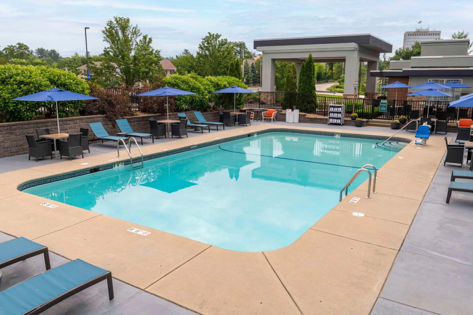 Hampton Inn Manchester Downtown photo 9