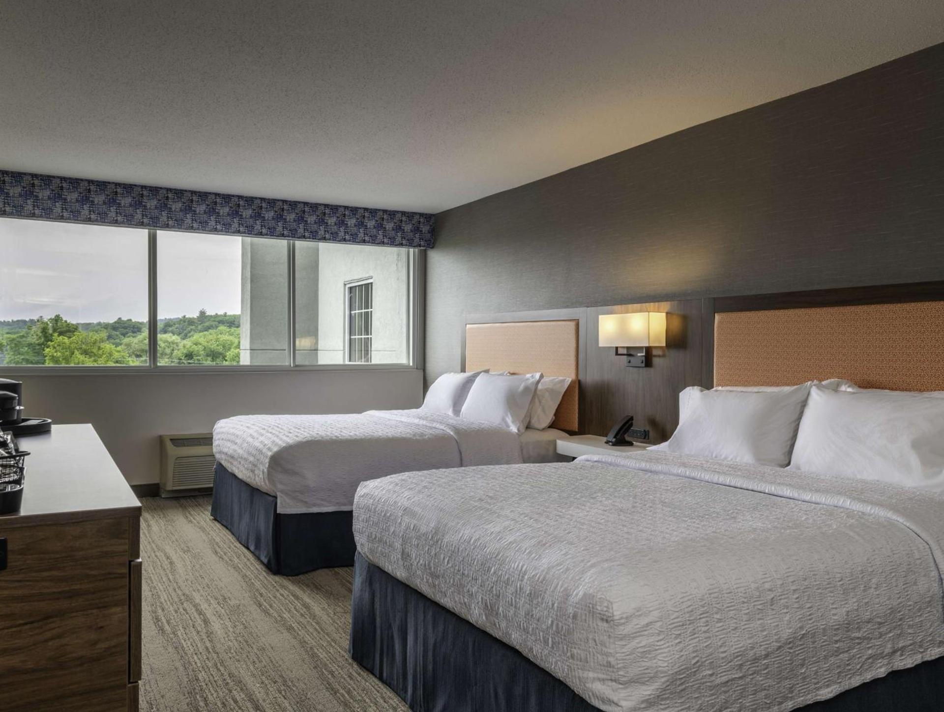 Hampton Inn Manchester Downtown photo 37