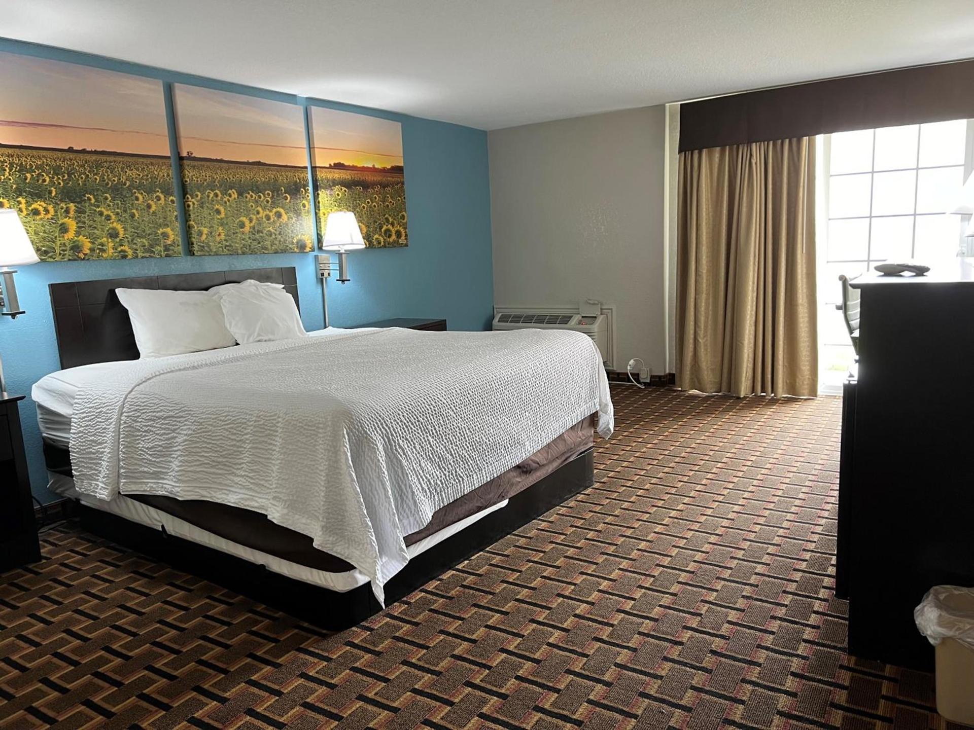 Days Inn by Wyndham Joplin photo 56