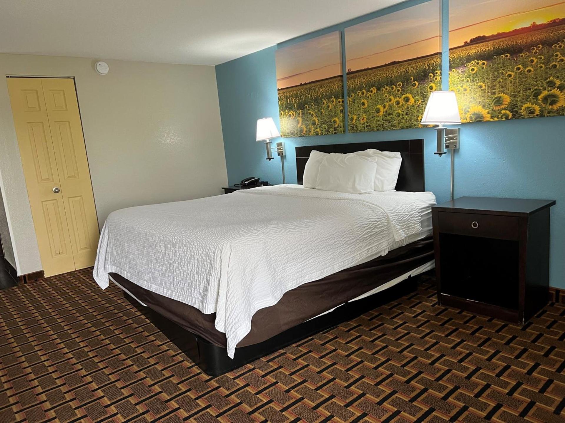 Days Inn by Wyndham Joplin photo 60