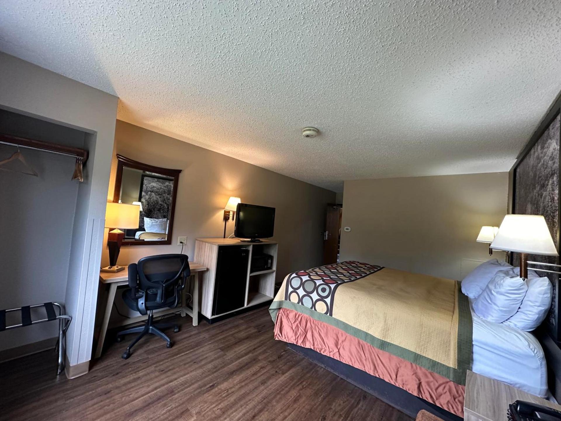 Super 8 by Wyndham Allentown Kutztown Area photo 18