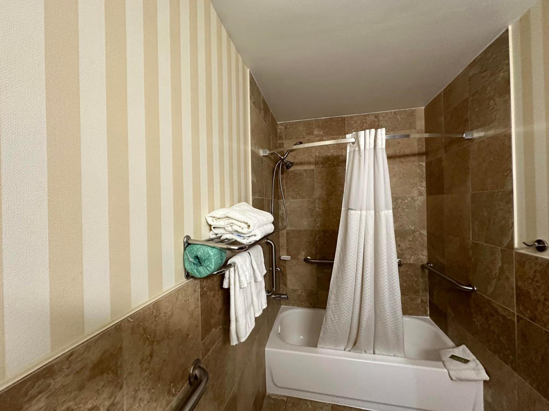 Super 8 by Wyndham Allentown Kutztown Area photo 19