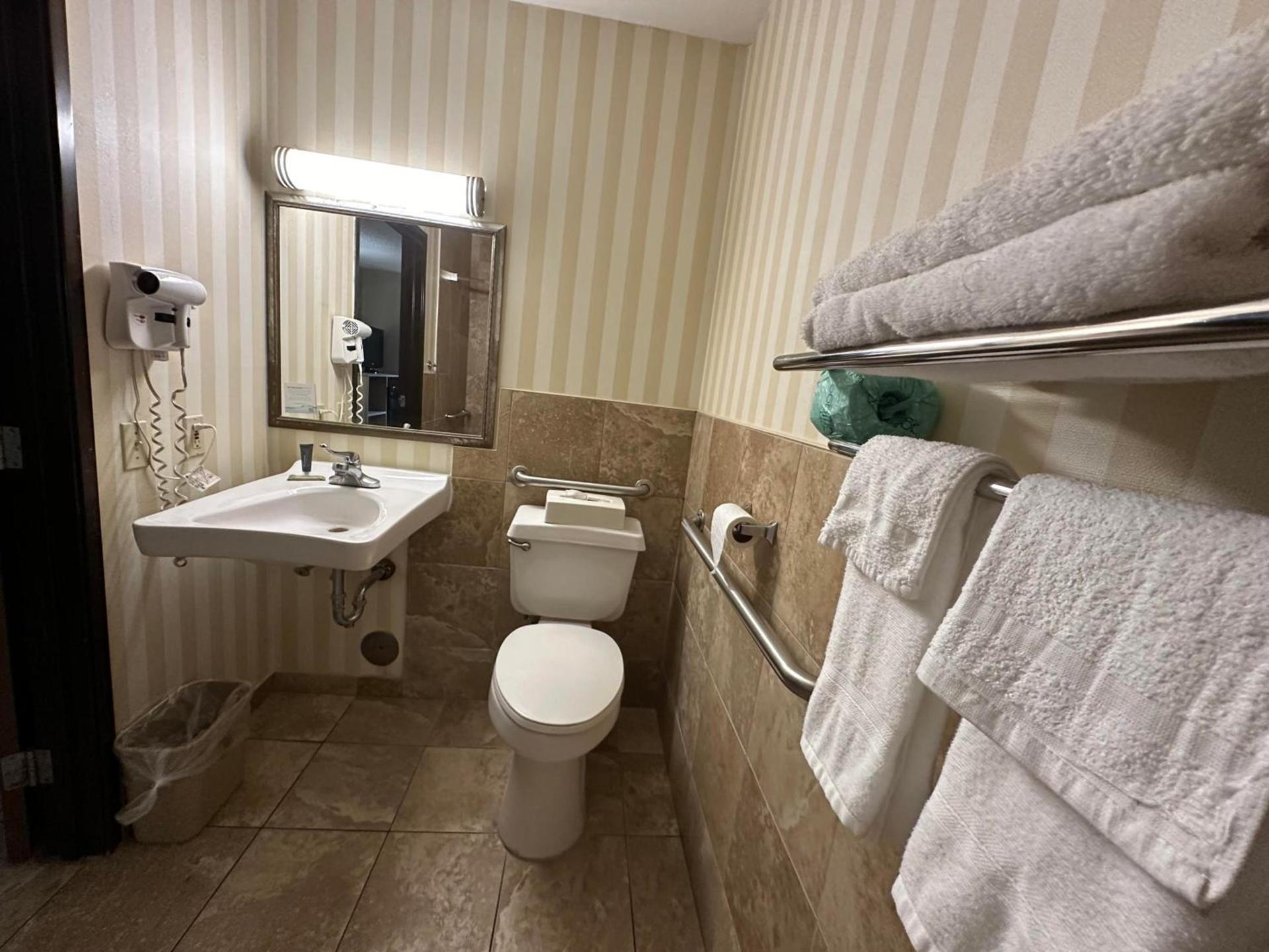 Super 8 by Wyndham Allentown Kutztown Area photo 20