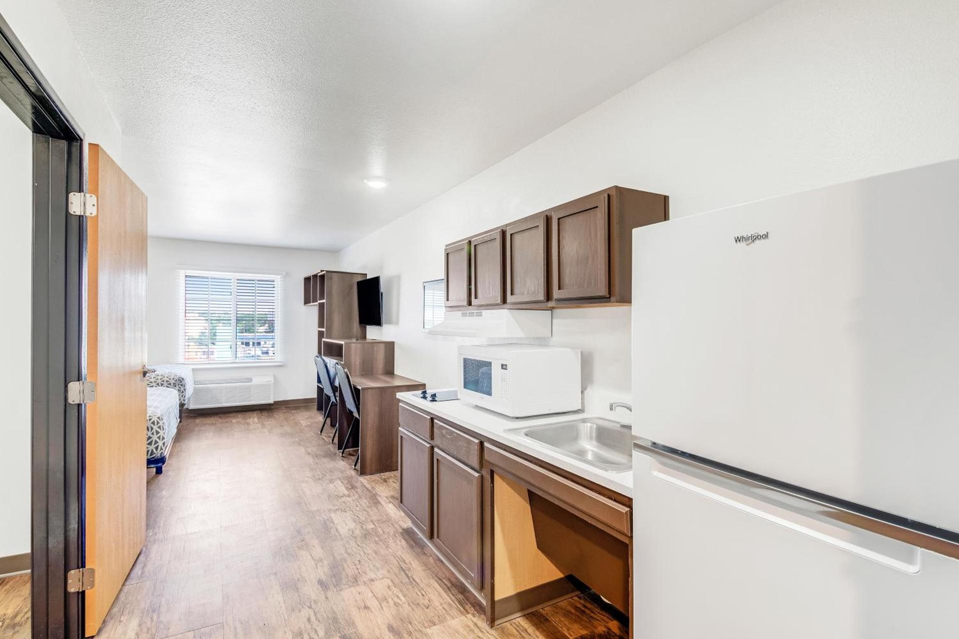 WoodSpring Suites Austin North I-35 photo 26