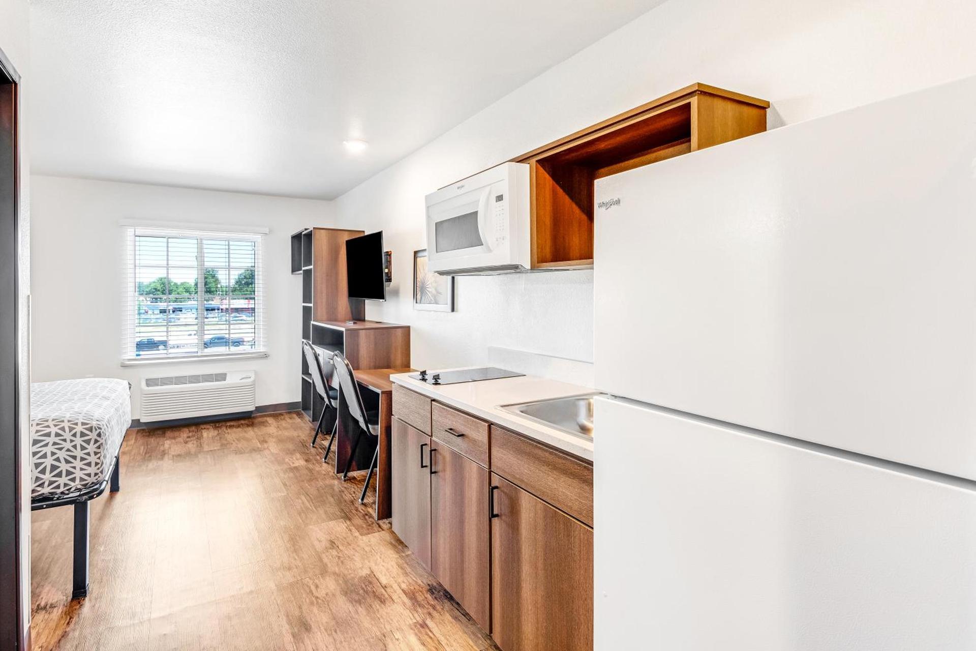 WoodSpring Suites Austin North I-35 photo 36