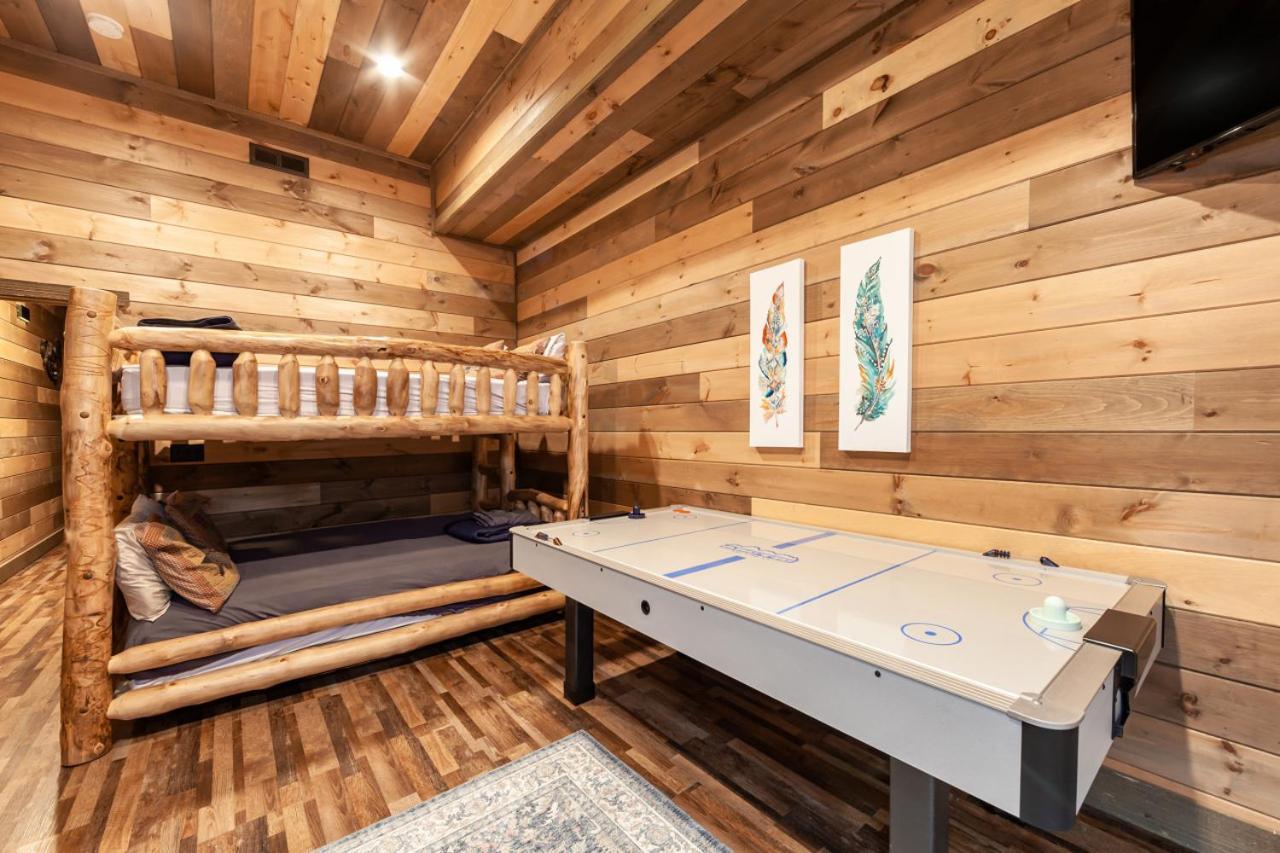 Cloud Bound View Pool Hot Tub Arcade Theater photo 5