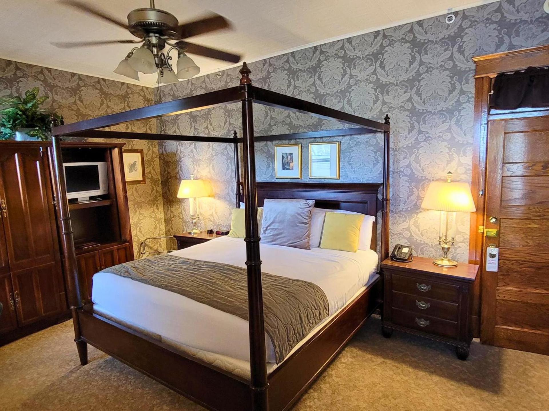Altland House Inn & Suites photo 42