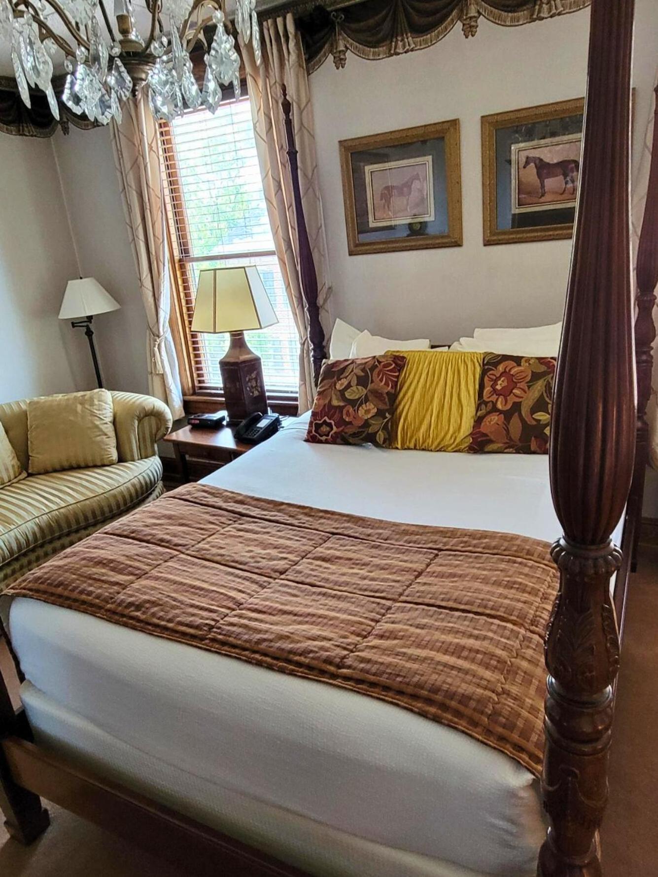 Altland House Inn & Suites photo 47