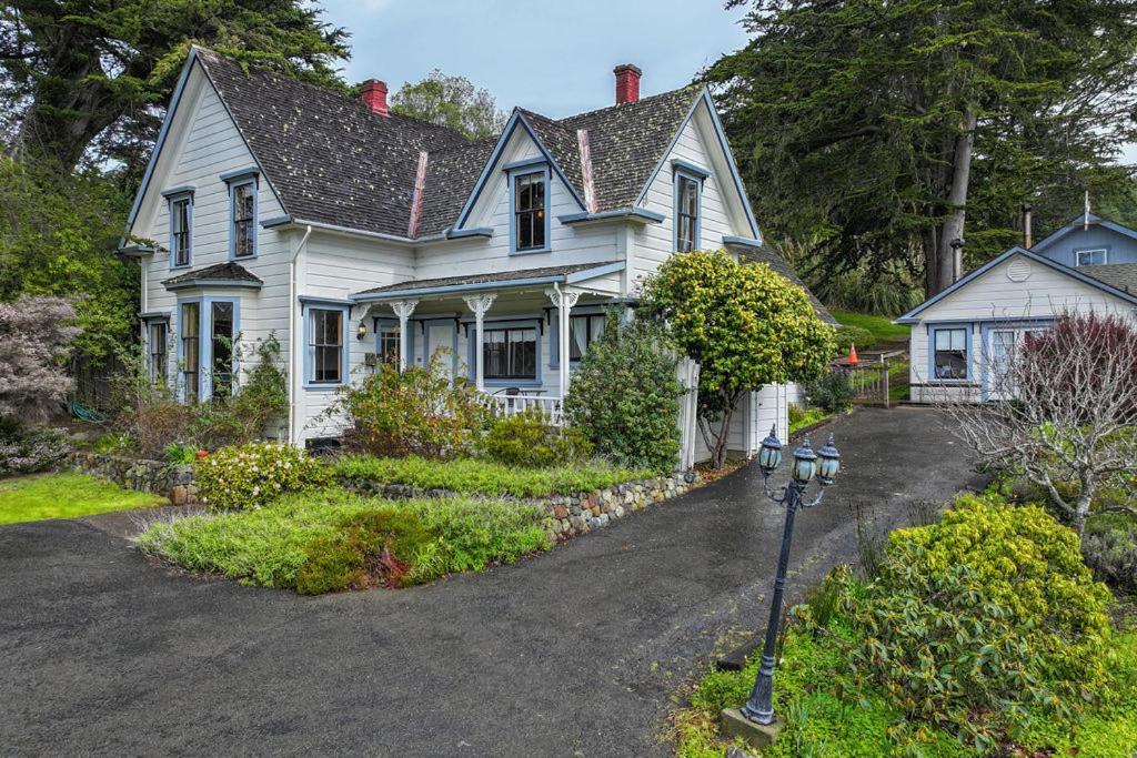 Dennen's Victorian Farmhouse photo 22