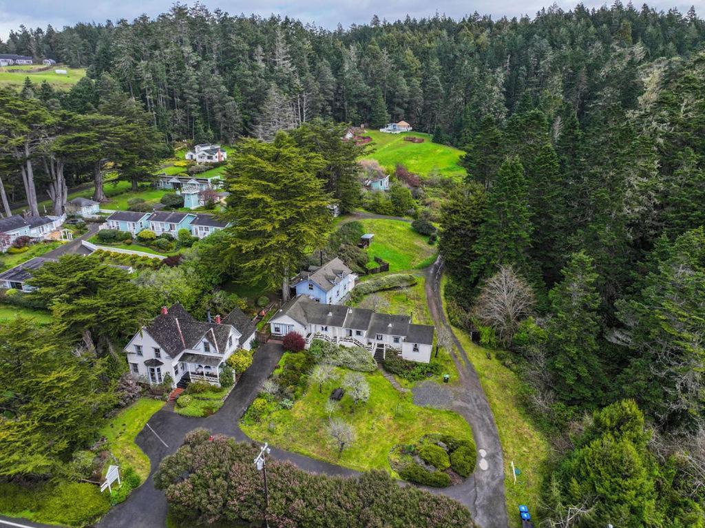 Dennen's Victorian Farmhouse photo 25