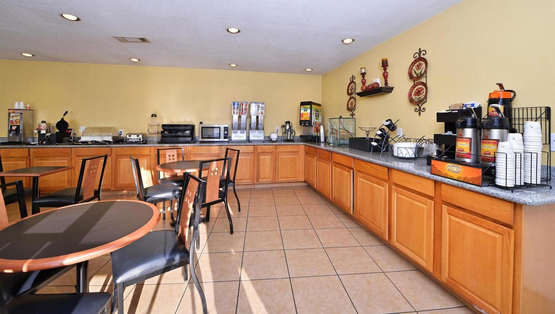 Xecutive Inn and Suites photo 45