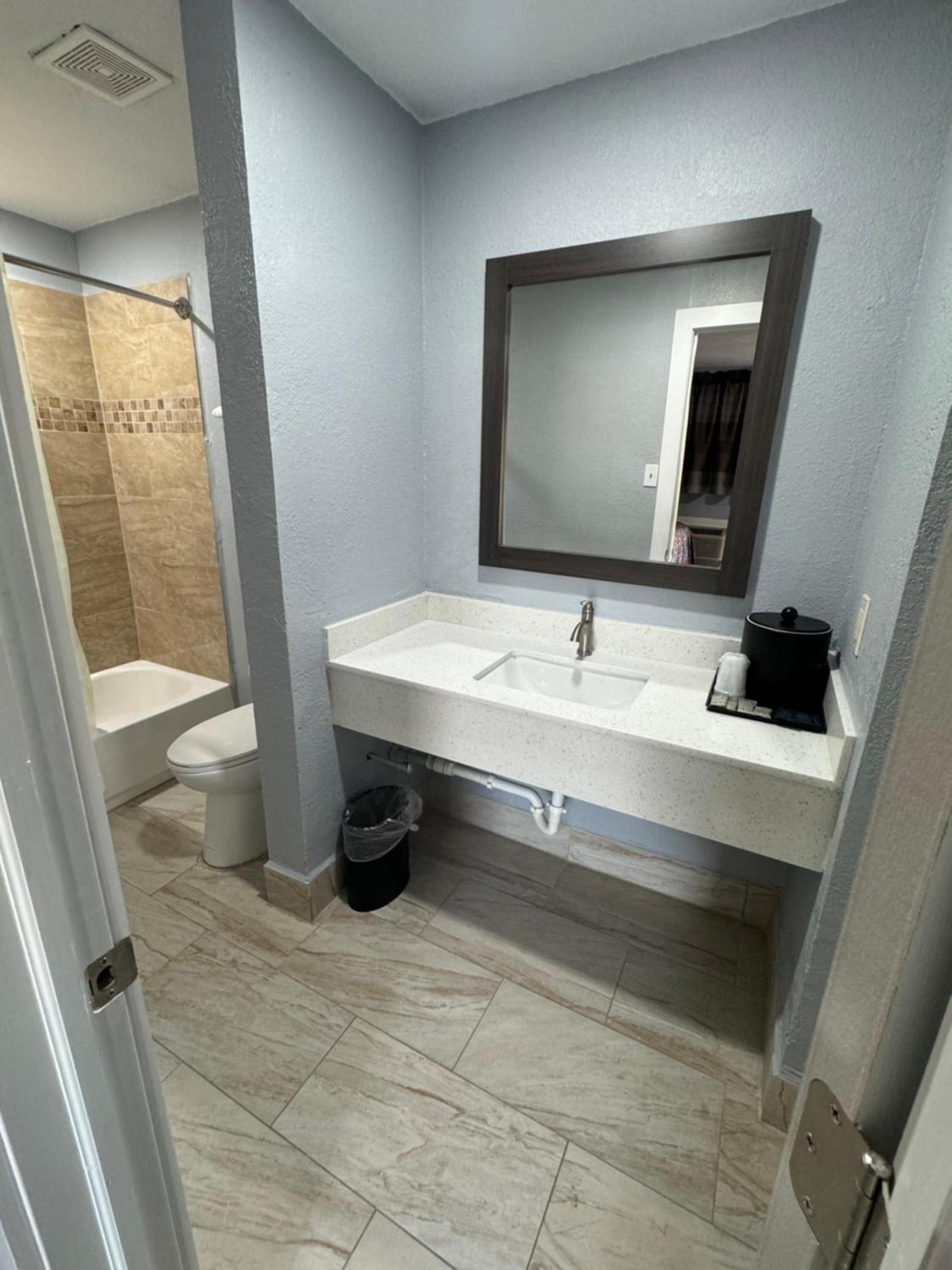 America's Value Inn photo 15