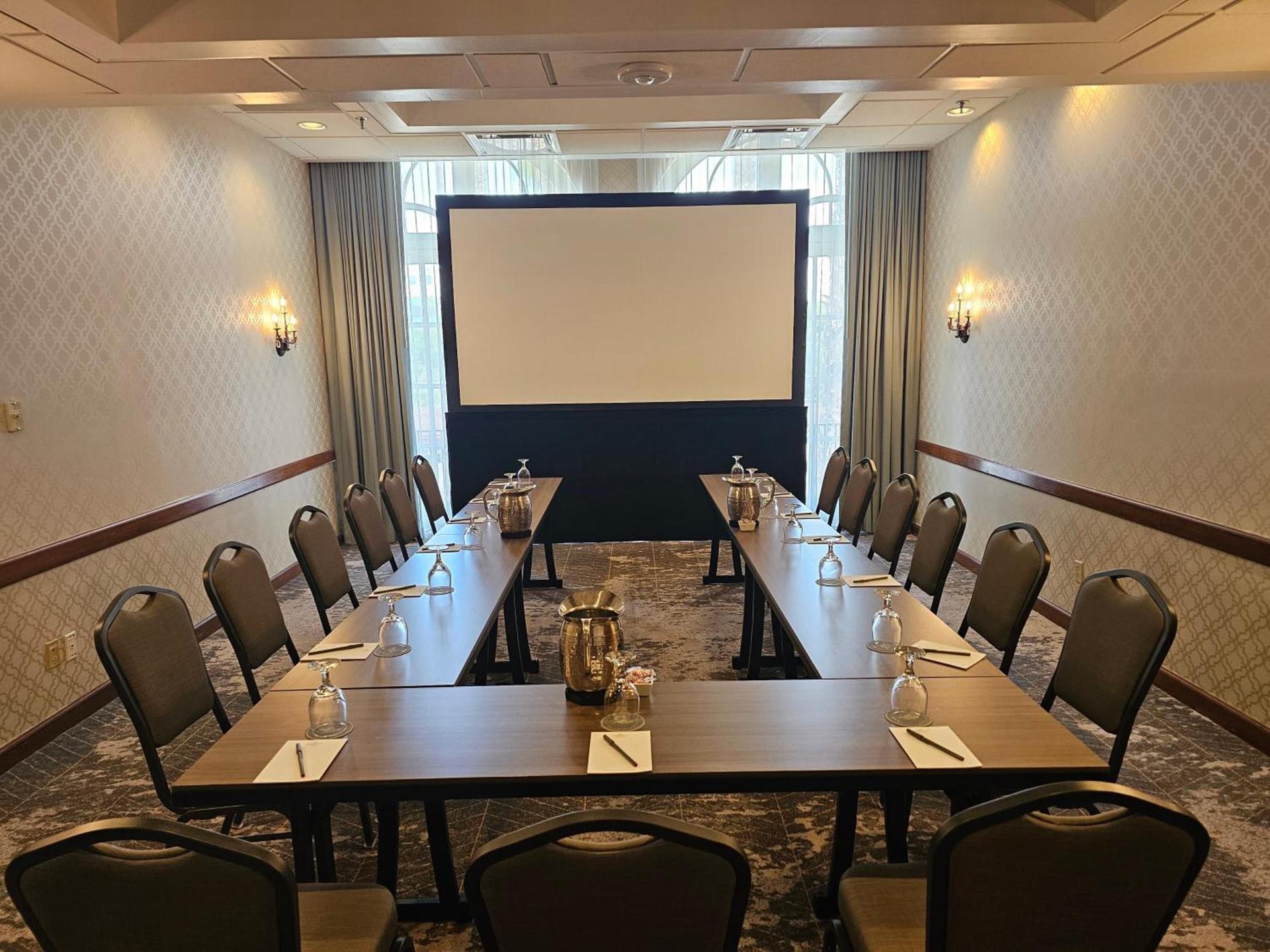 Crowne Plaza Phoenix - Chandler Golf Resort by IHG photo 81