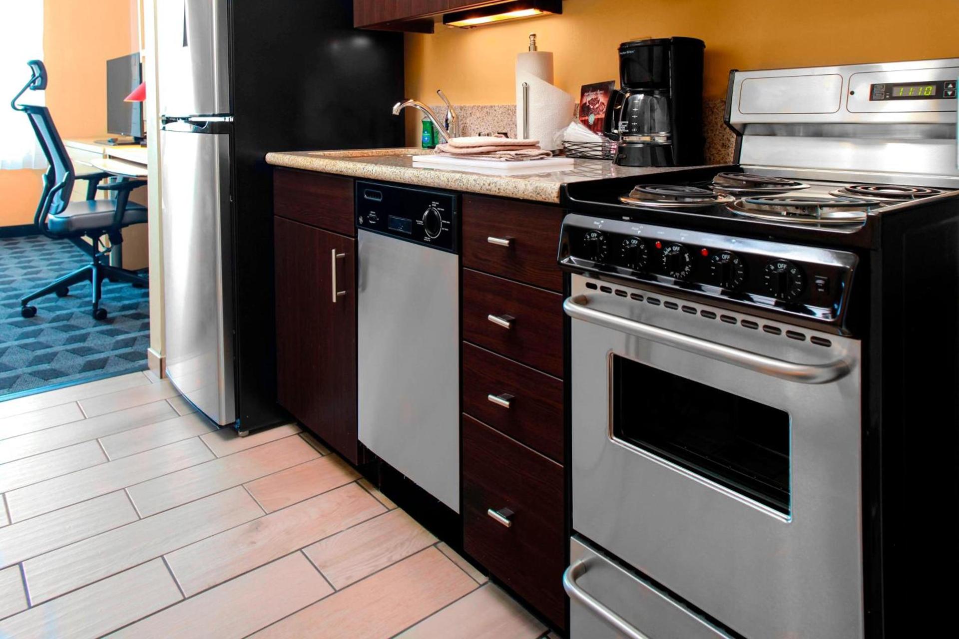 TownePlace Suites by Marriott Bakersfield West photo 13