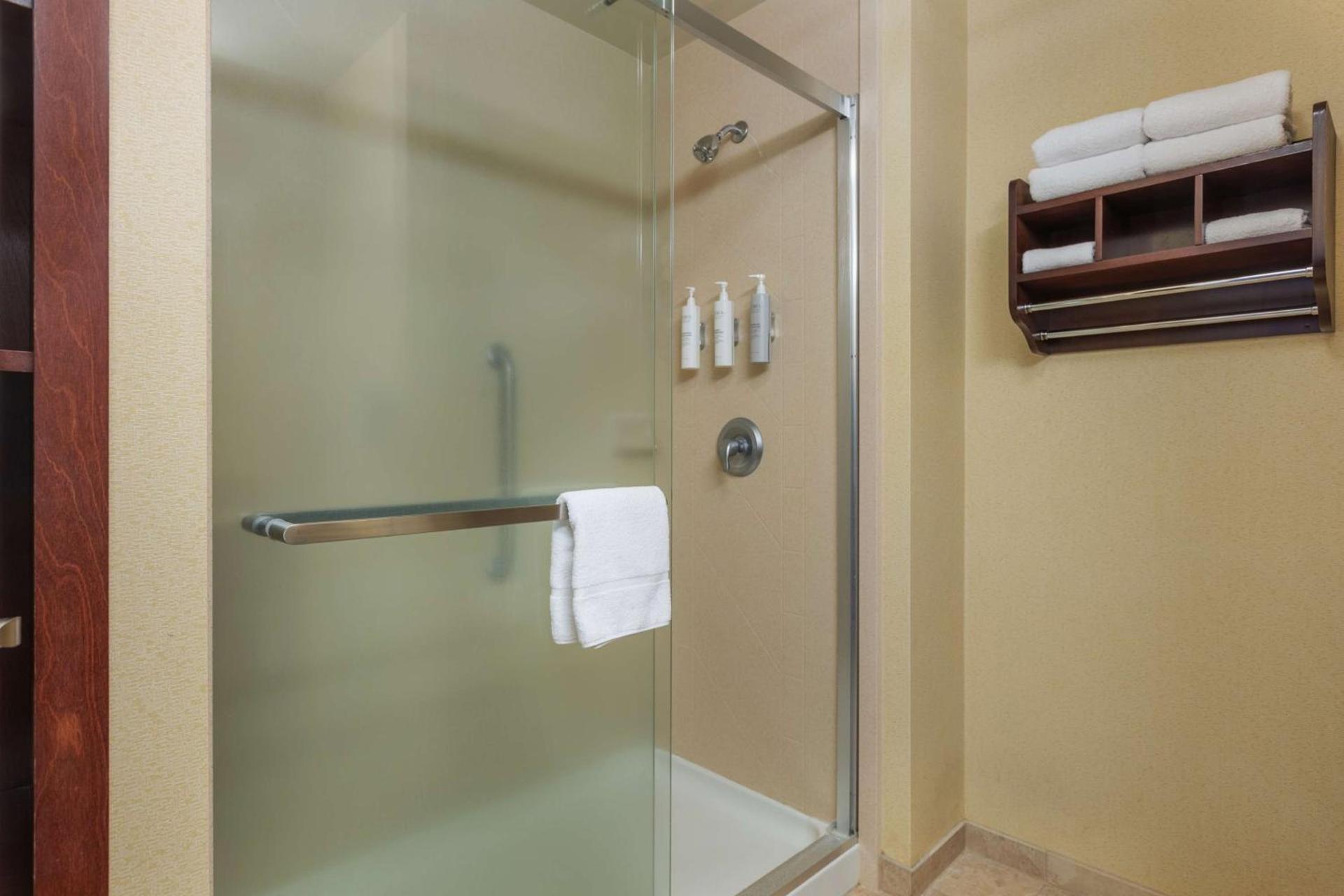 Hampton Inn Pendleton photo 9