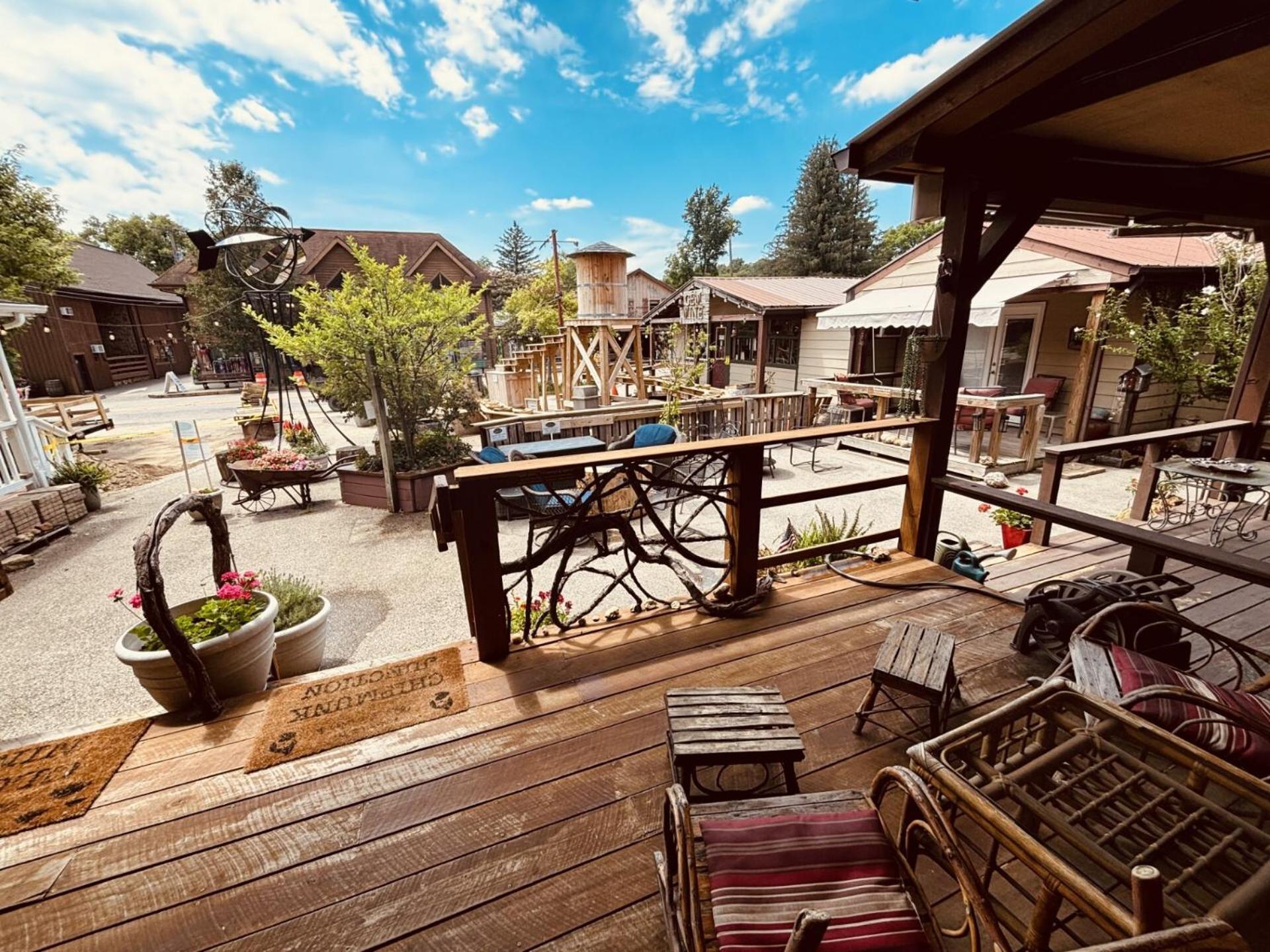 The Iris Garden Downtown Cottages and Suites photo 2