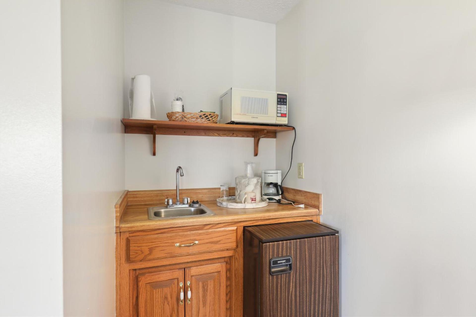 Four Seasons Country Inn photo 16