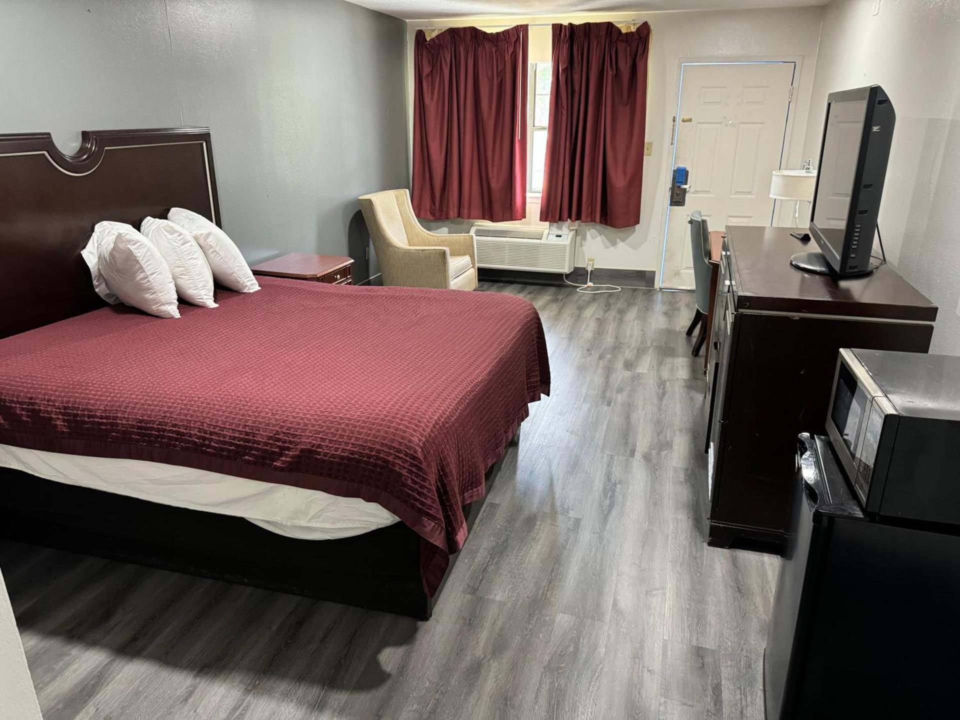 American Inn-Sealy photo 3
