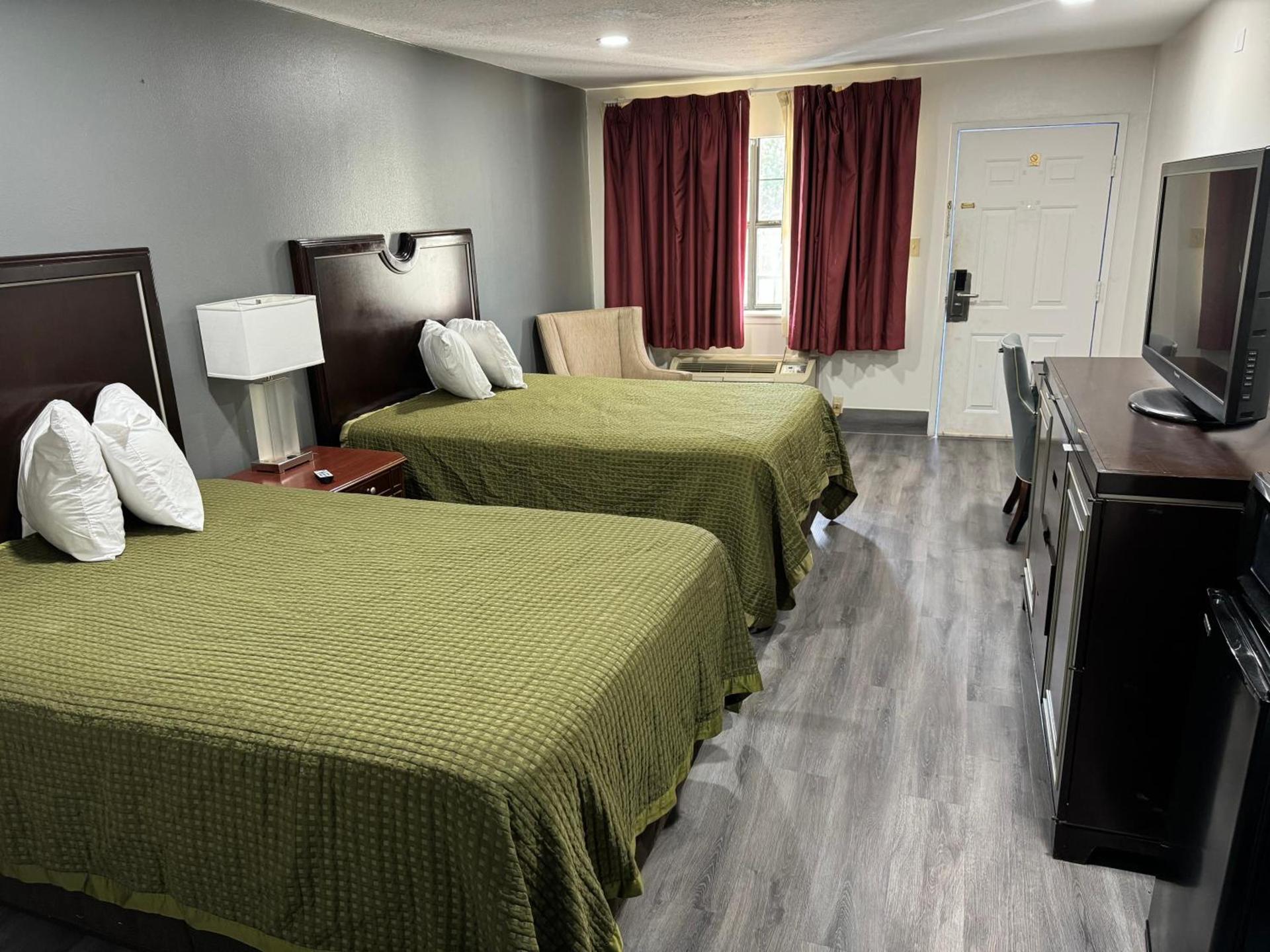American Inn-Sealy photo 7