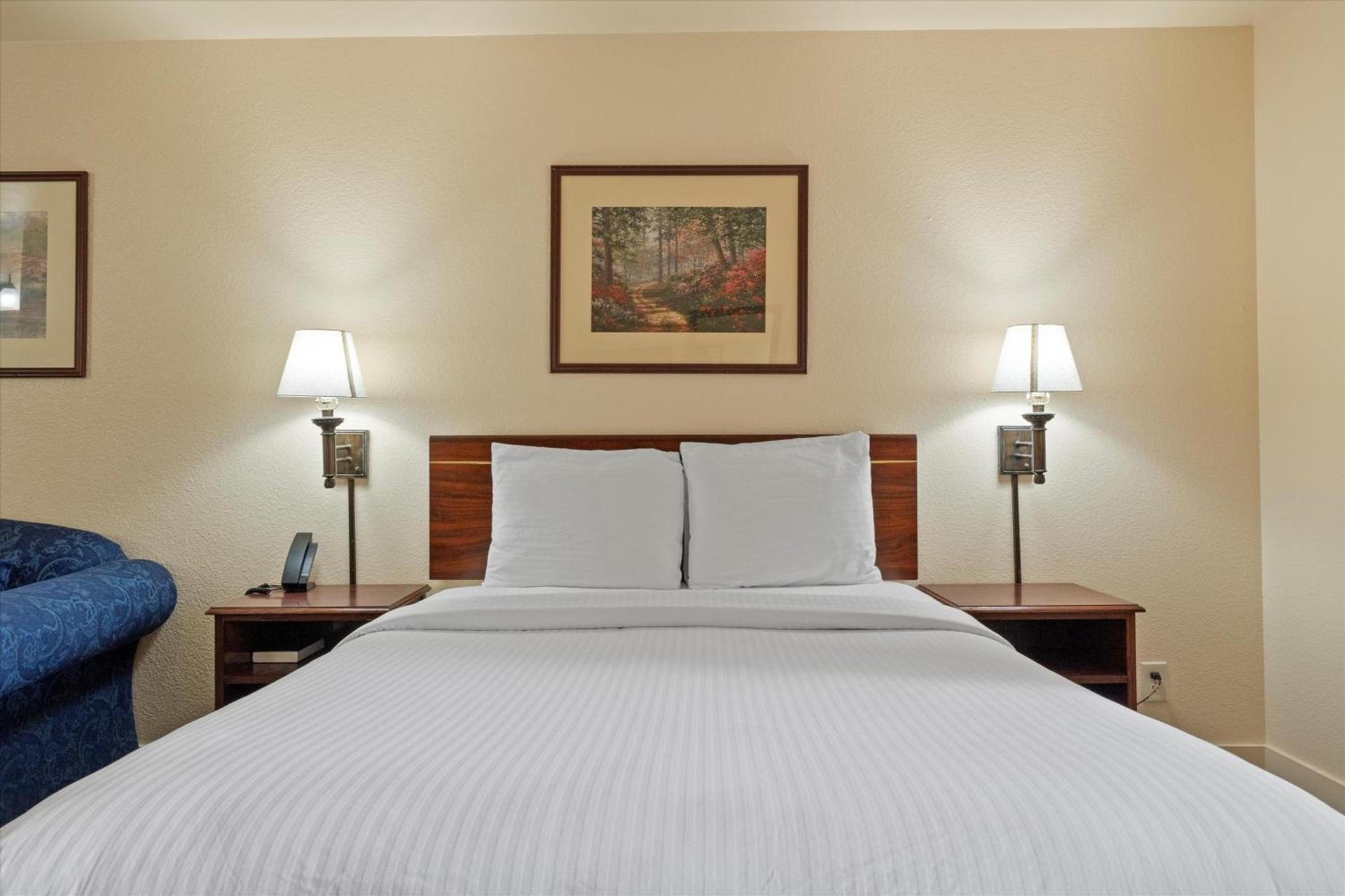 Quincy INN and Suites photo 83