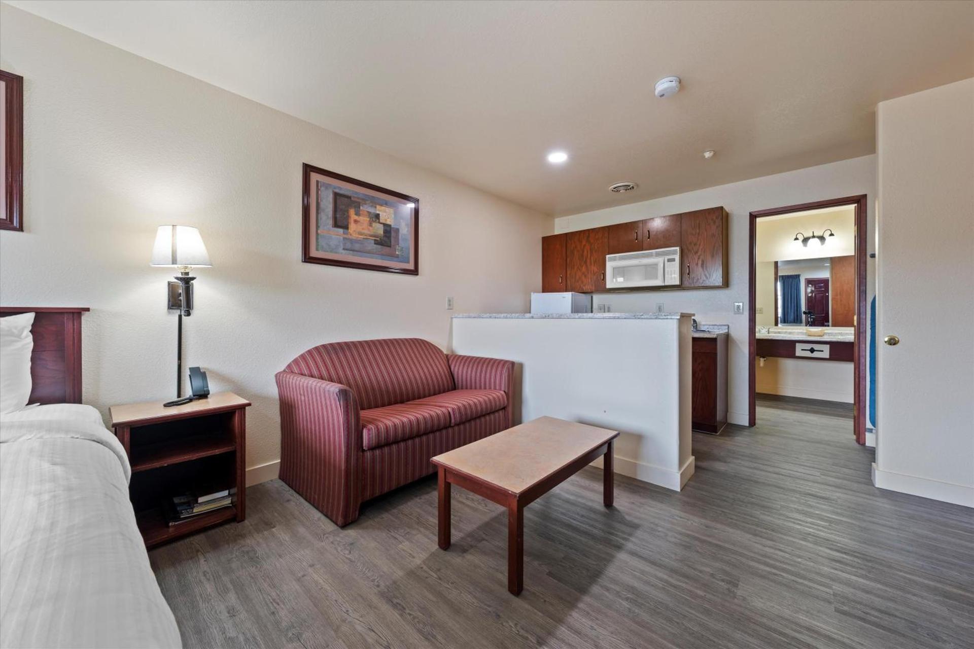 Quincy INN and Suites photo 9
