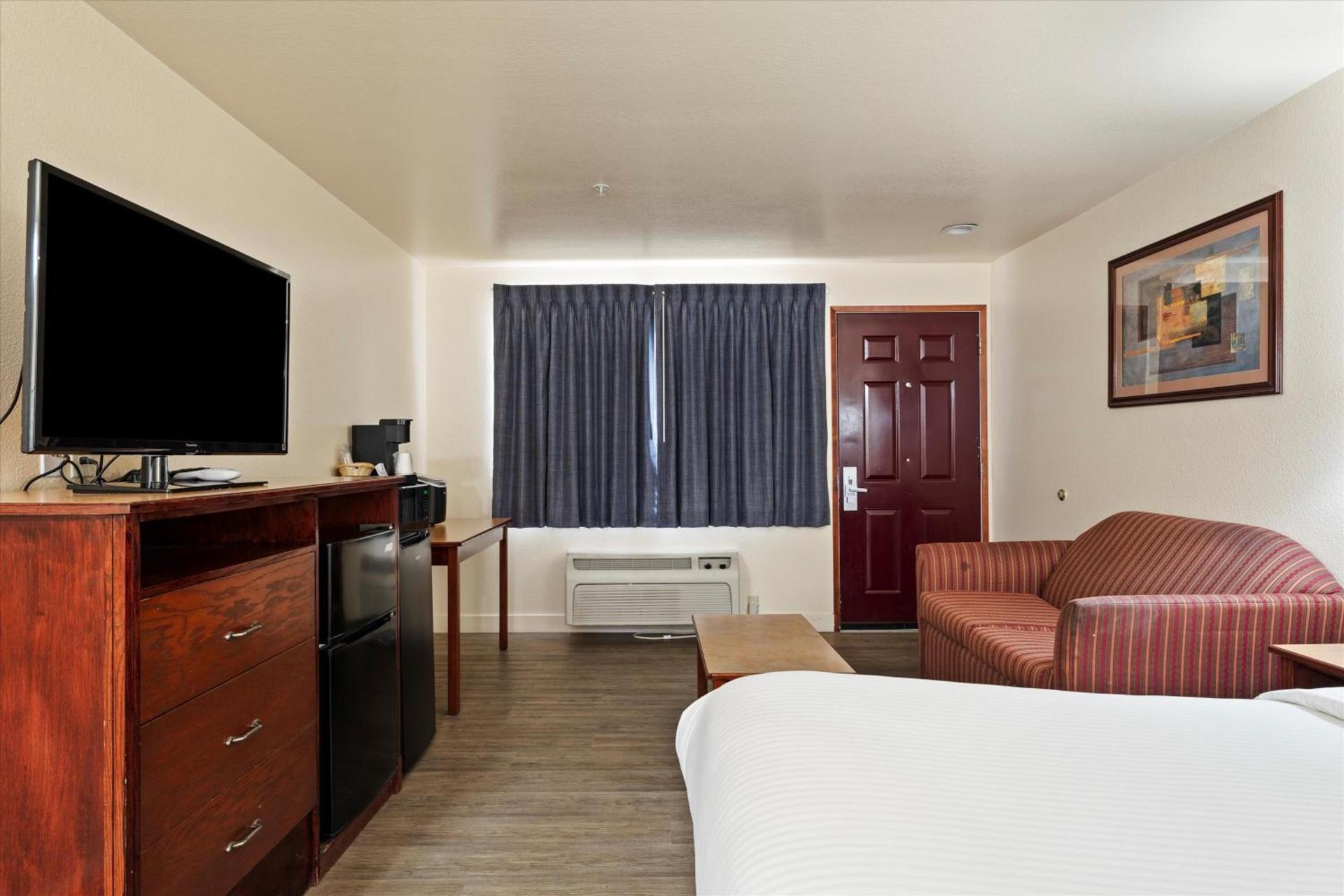 Quincy INN and Suites photo 16