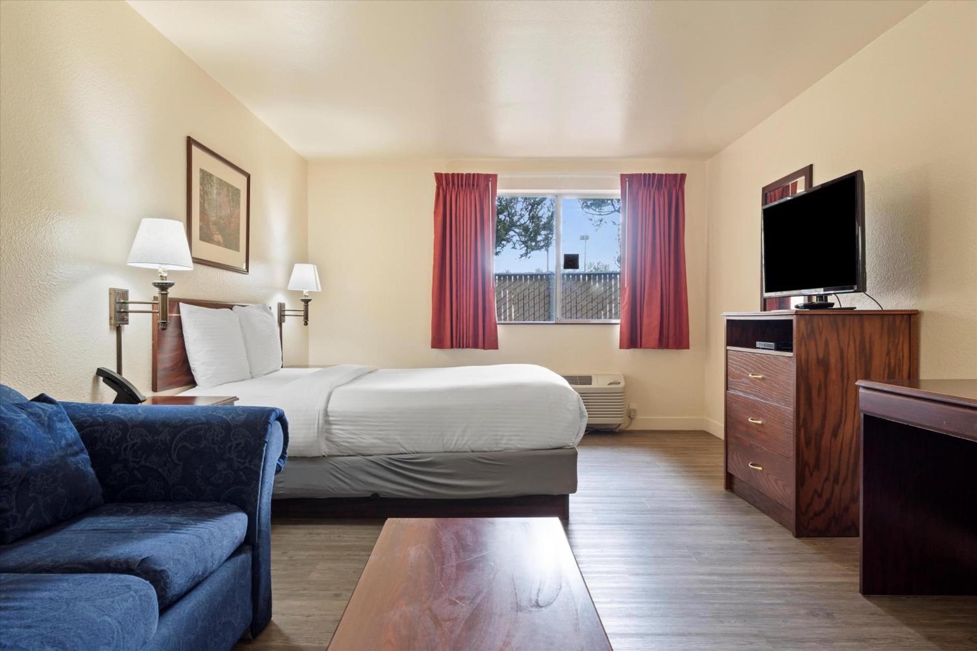 Quincy INN and Suites photo 19
