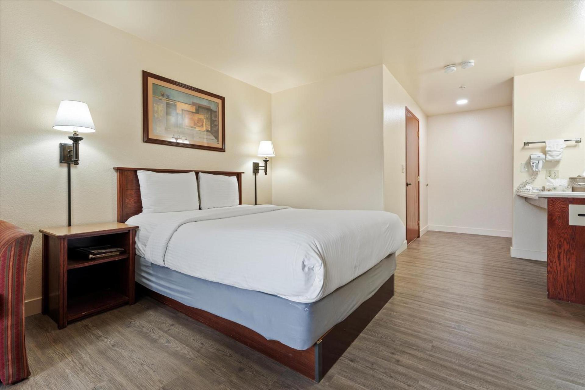 Quincy INN and Suites photo 17