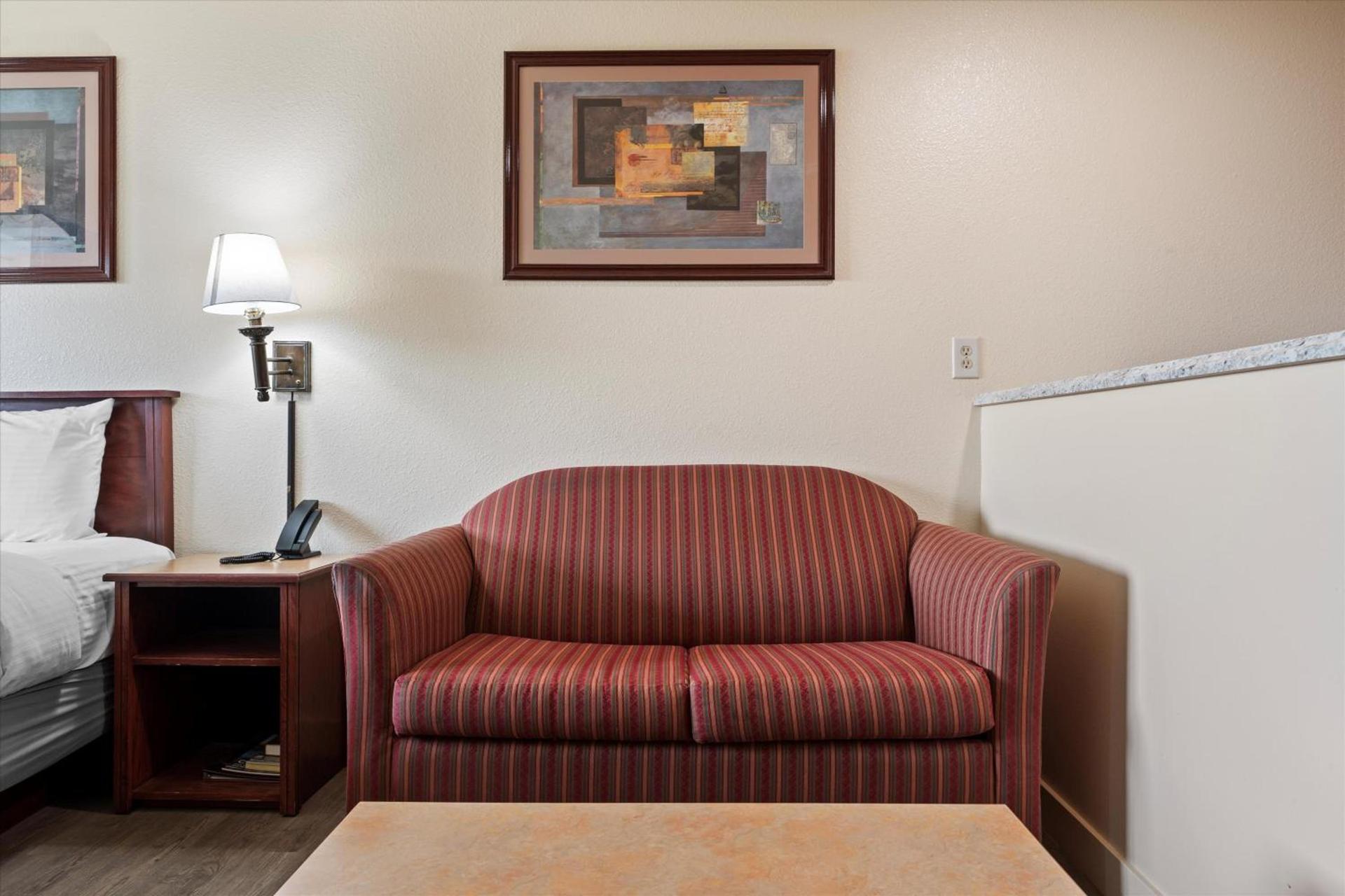 Quincy INN and Suites photo 8