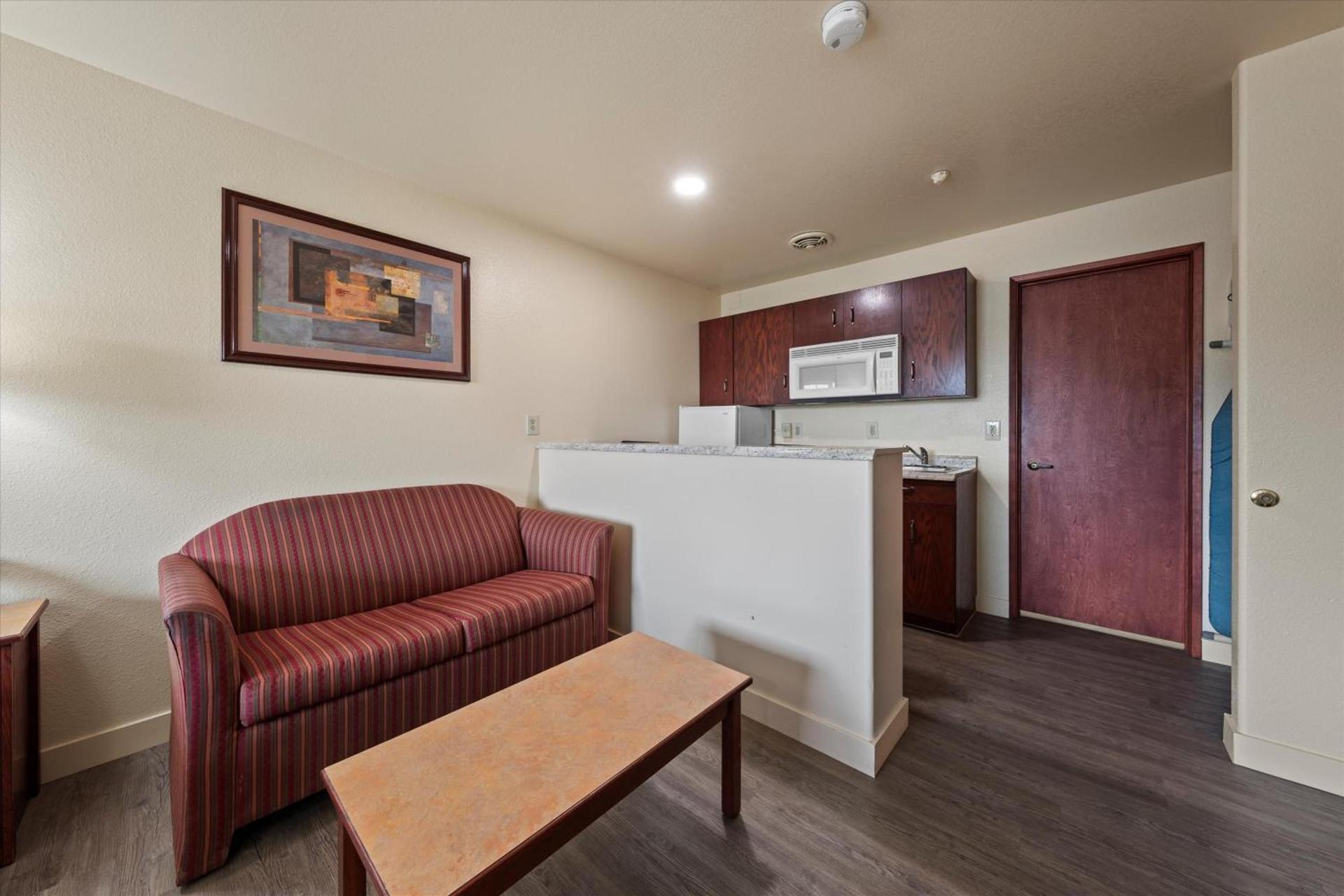 Quincy INN and Suites photo 22