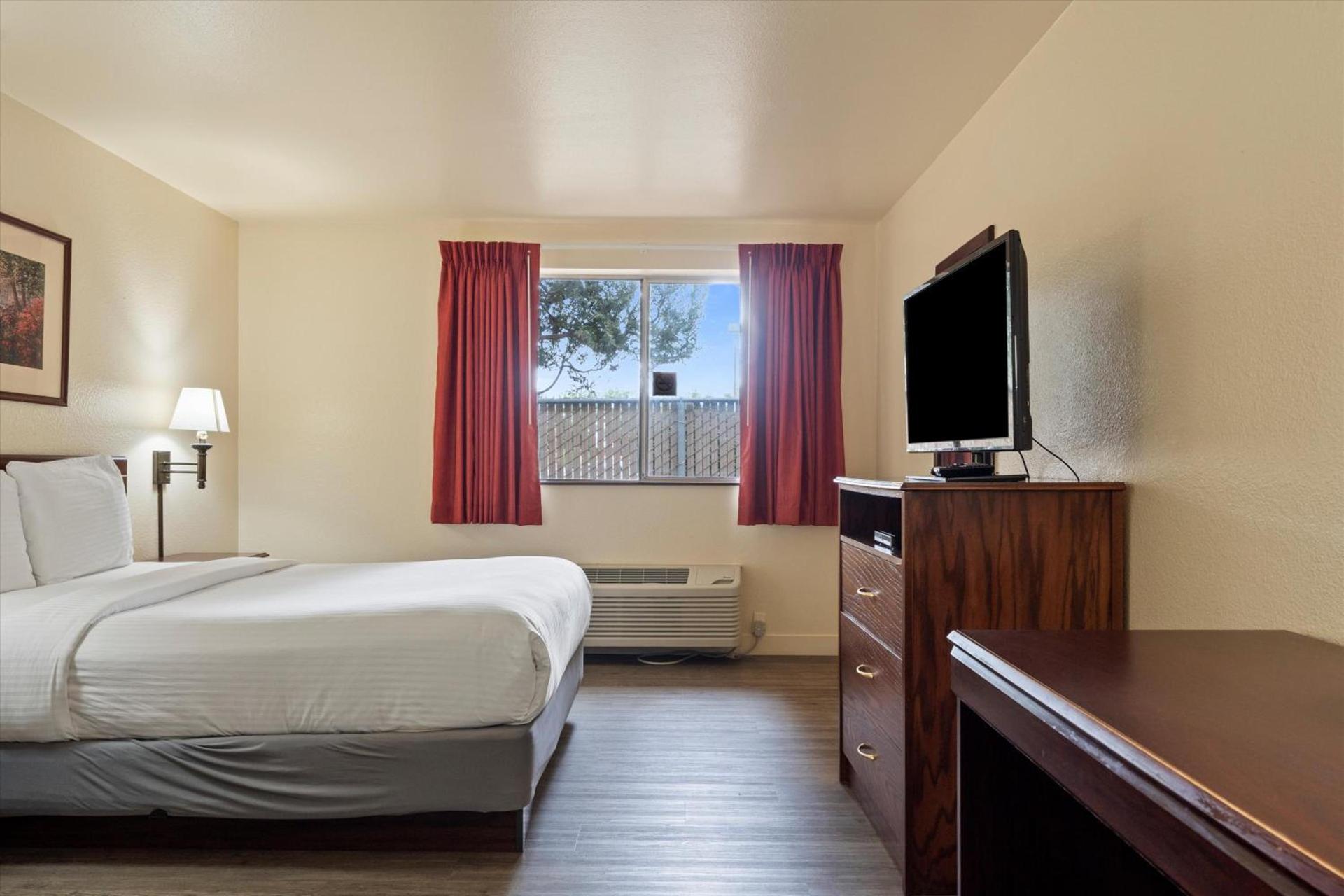 Quincy INN and Suites photo 11