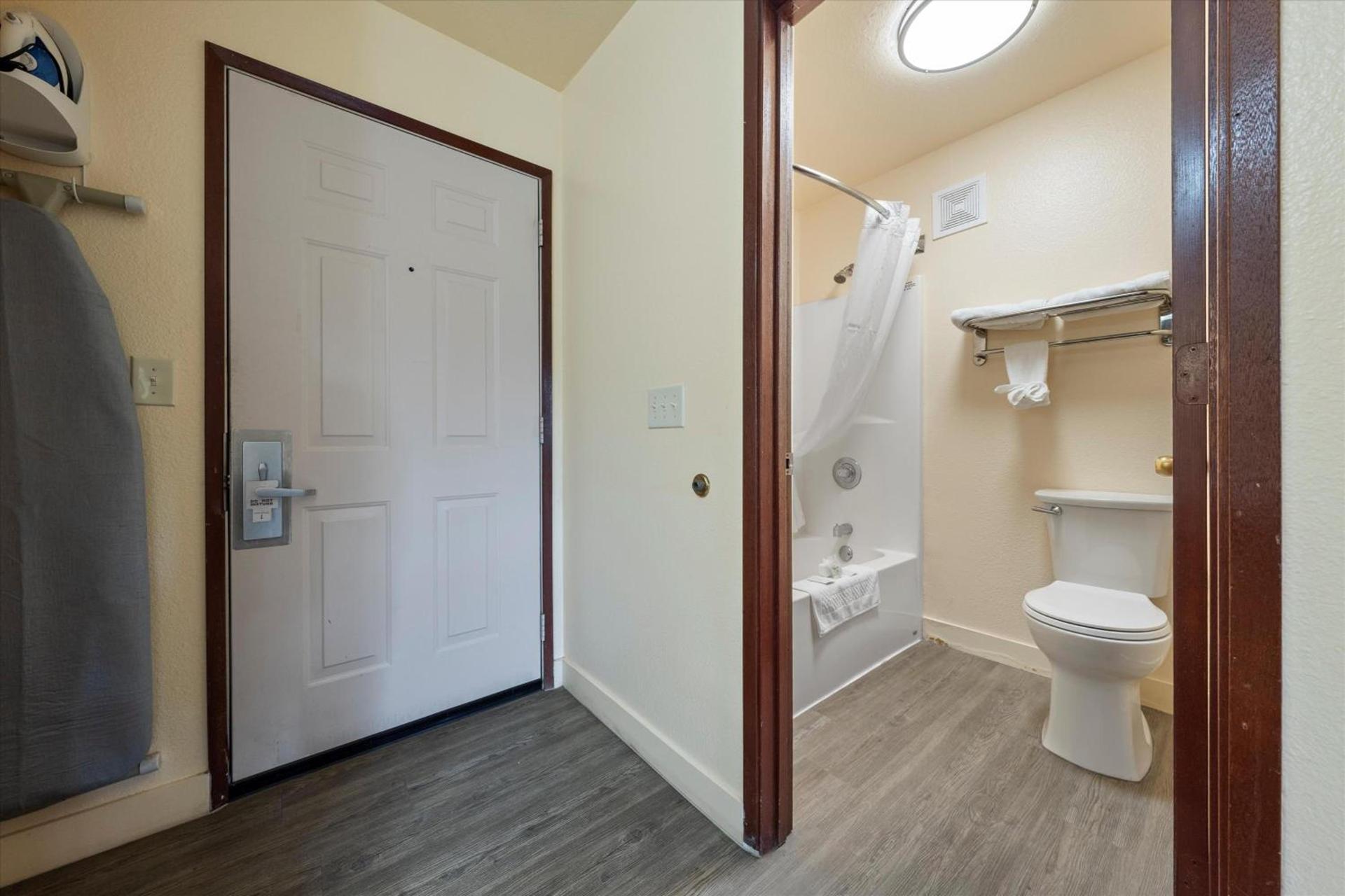 Quincy INN and Suites photo 89